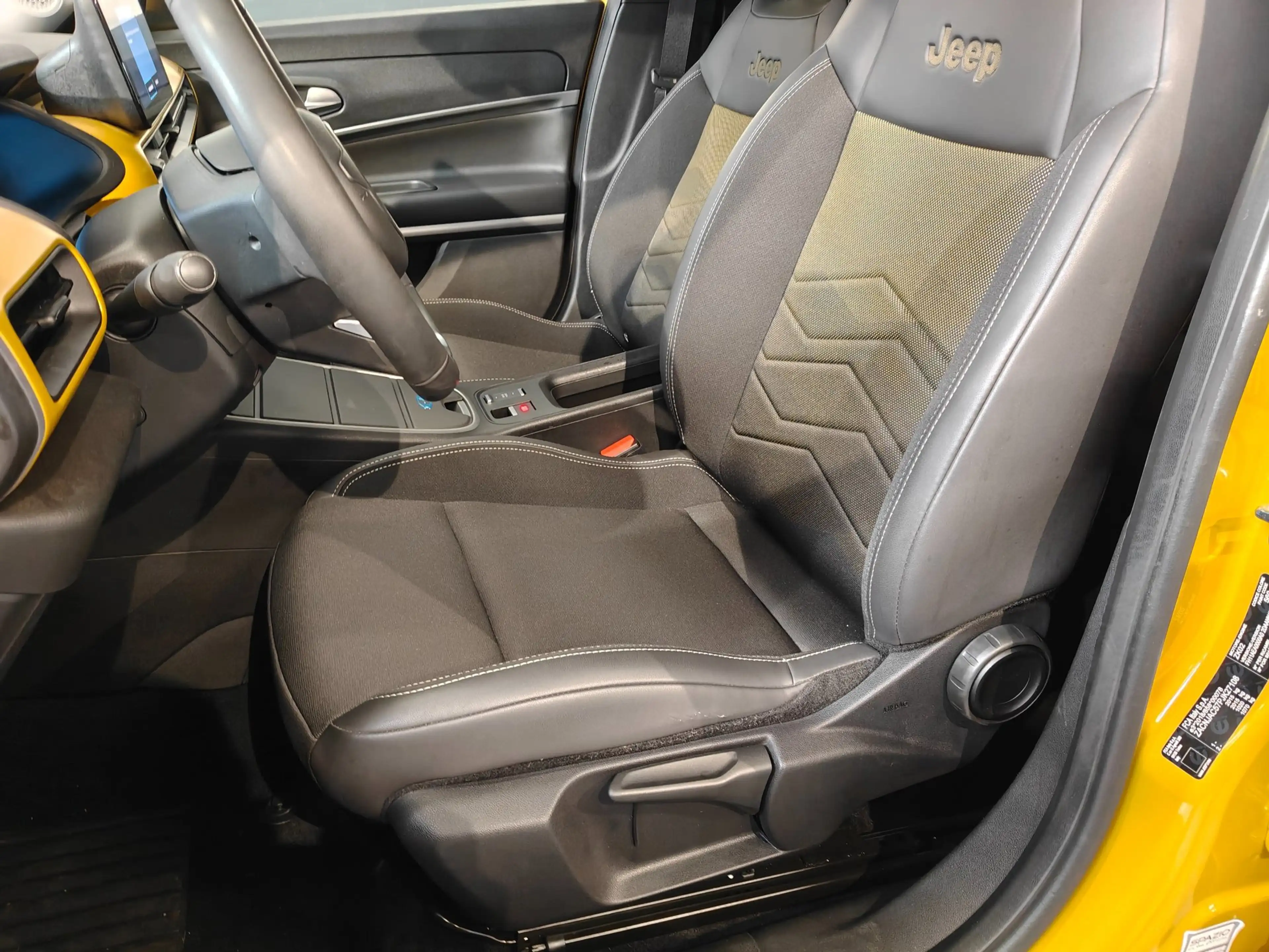Jeep Avenger Summit 54 kWh — photo 7