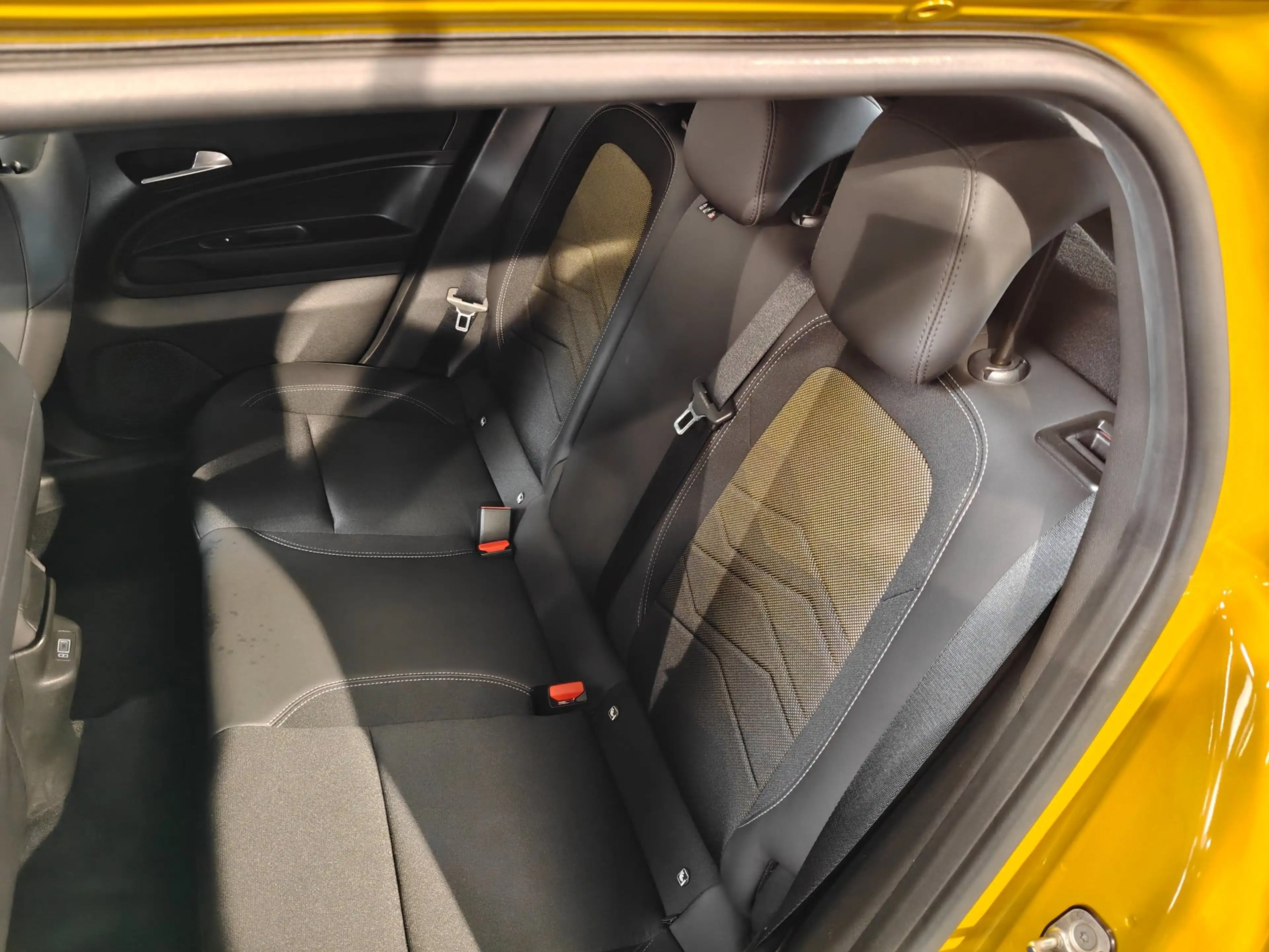 Jeep Avenger Summit 54 kWh — photo 9