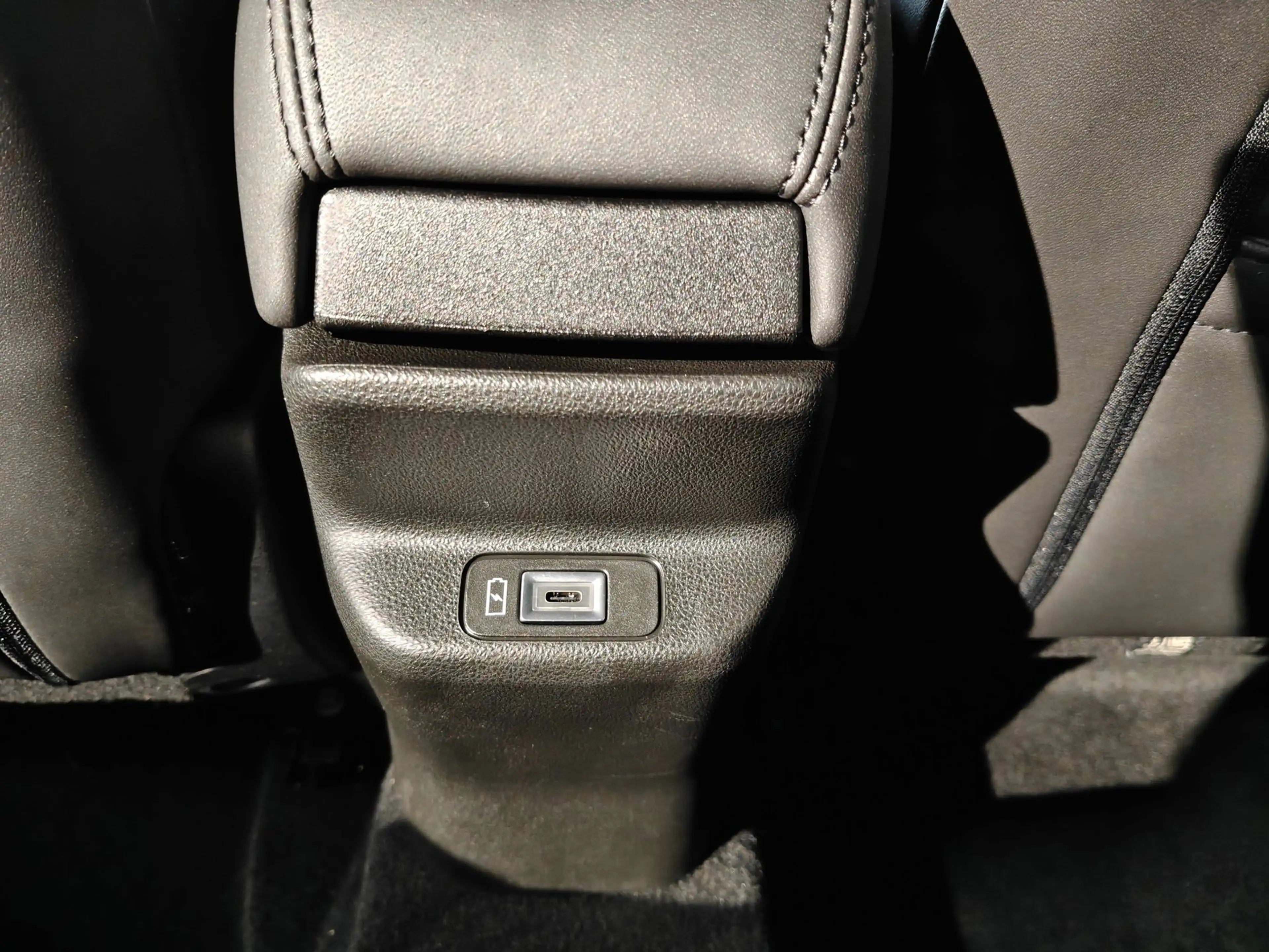 Jeep Avenger Summit 54 kWh — photo 10