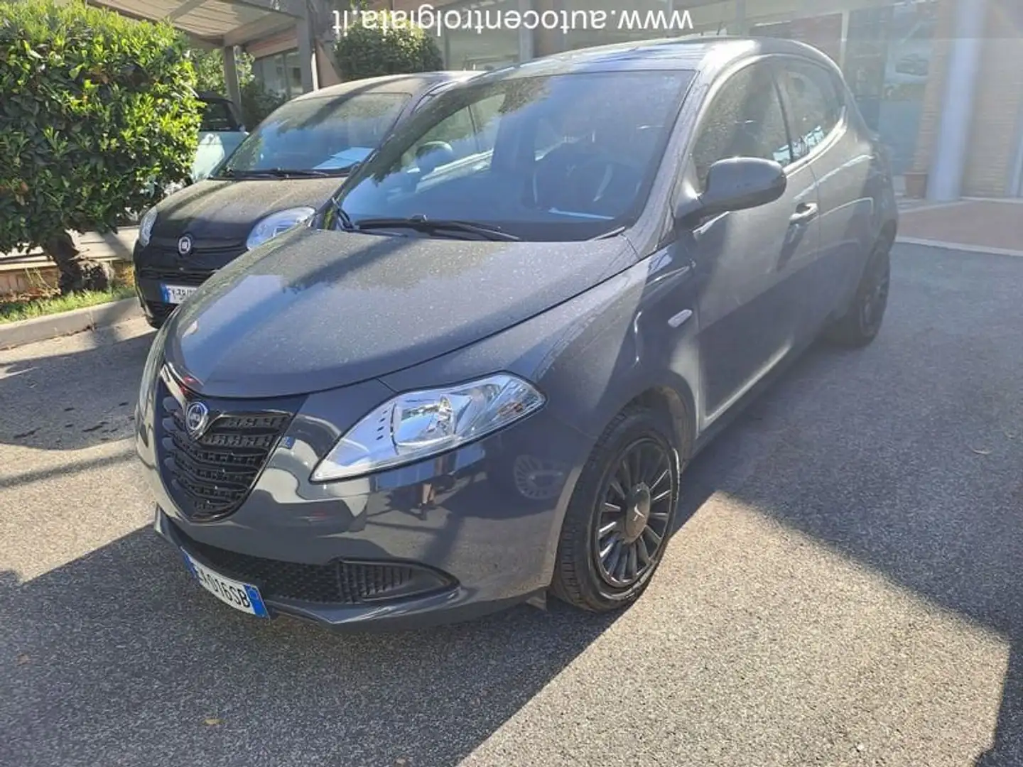 Lancia Ypsilon 1.2 69 CV 5 porte GPL Ecochic Silver Gri - 1