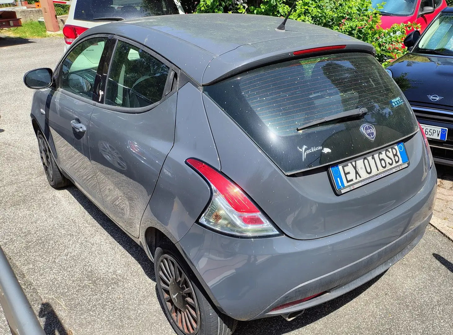 Lancia Ypsilon 1.2 69 CV 5 porte GPL Ecochic Silver Grigio - 1