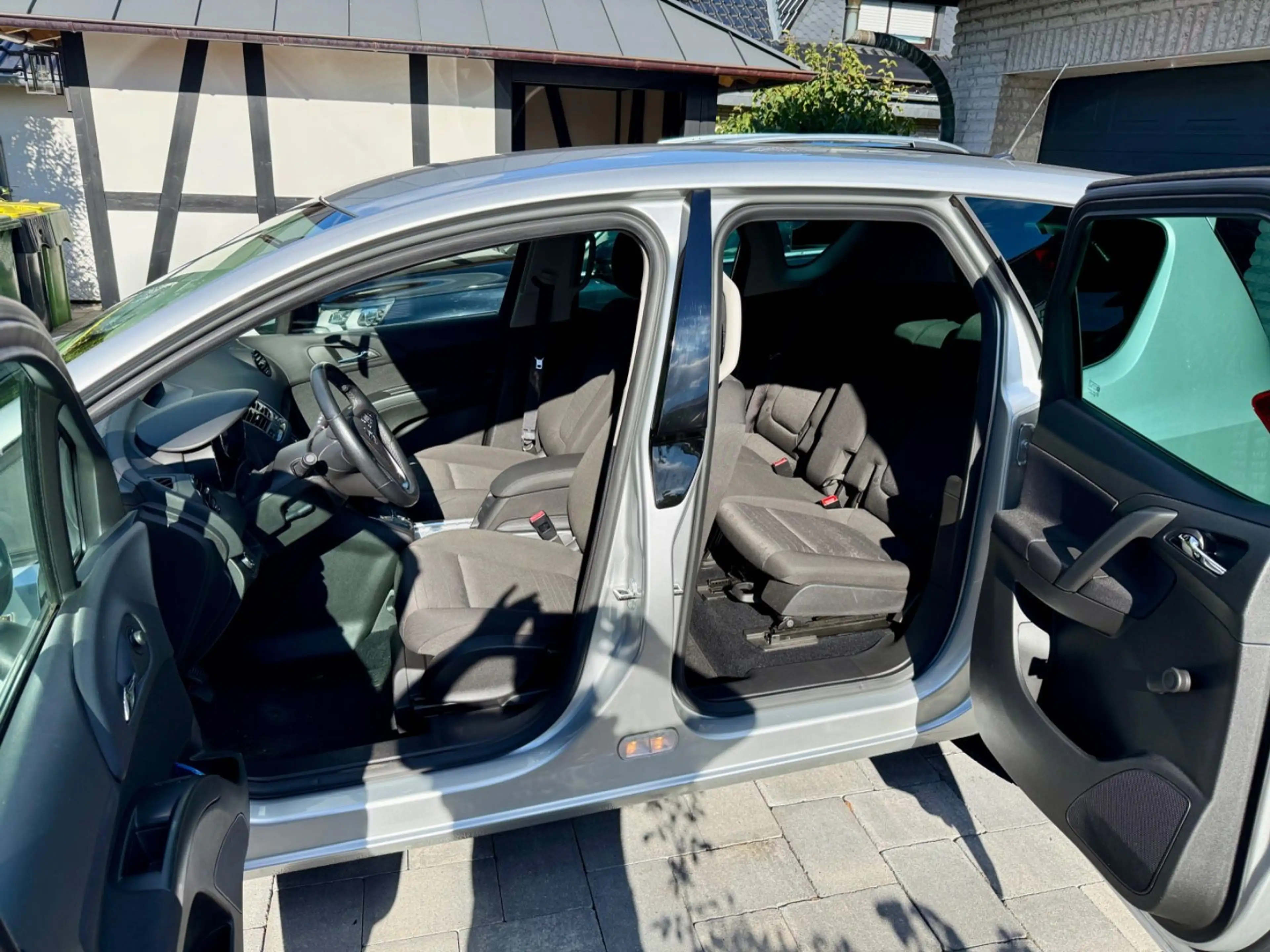 Opel Meriva B Design Edition erst.47.000 Km Sitzh. — photo 13