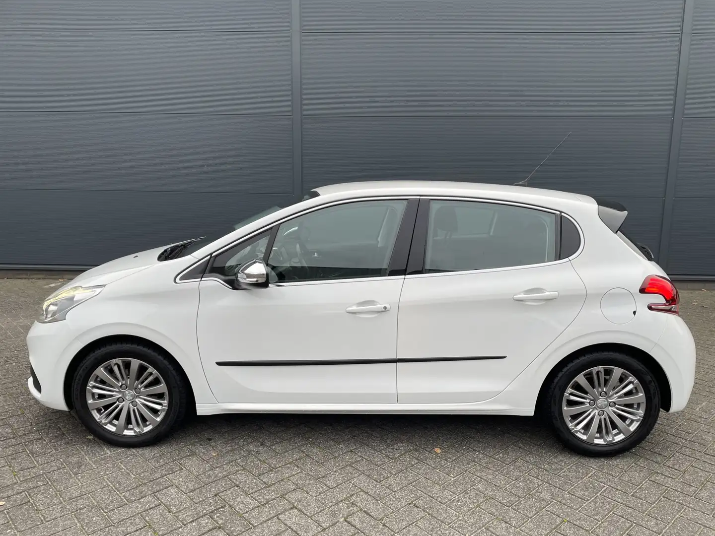 Peugeot 208 82pk Allure (Camera - Automatische Airco - Apple C Wit - 2