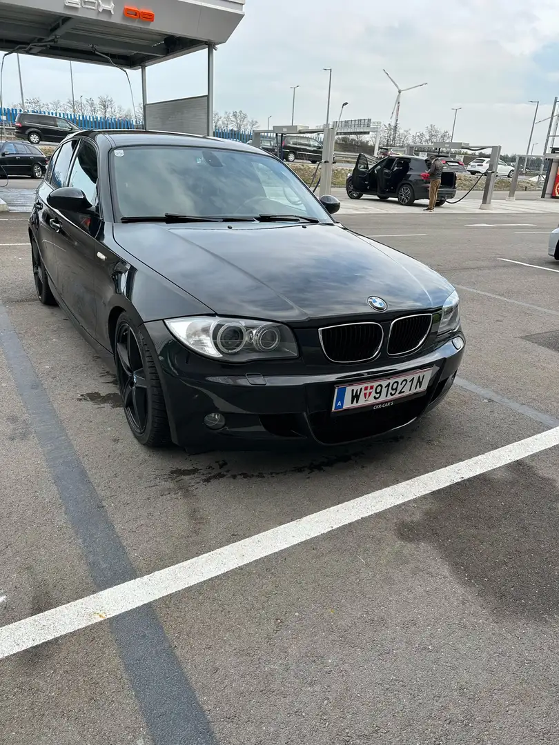 BMW 118 118d Schwarz - 1