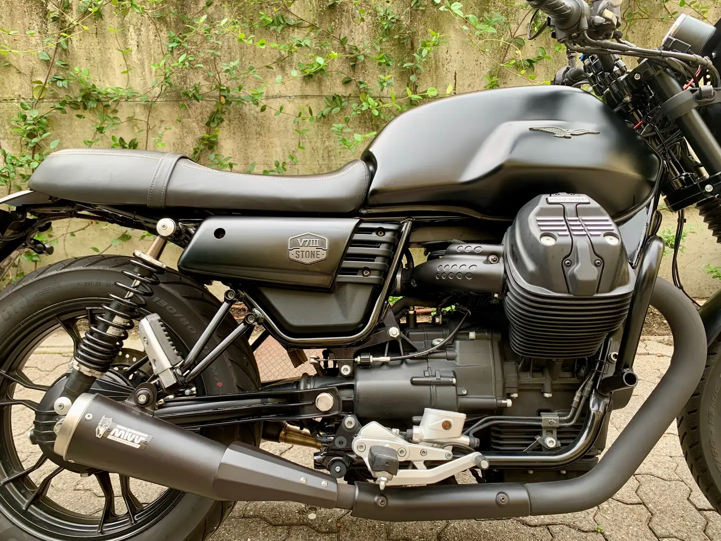 Moto Guzzi V 7 III Stone Noir - 2