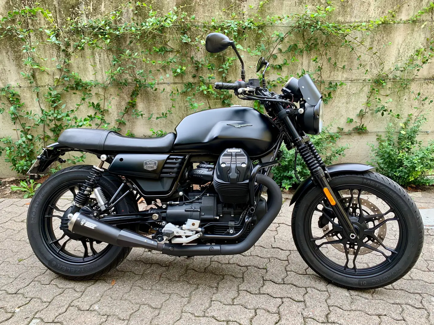 Moto Guzzi V 7 III Stone Noir - 1