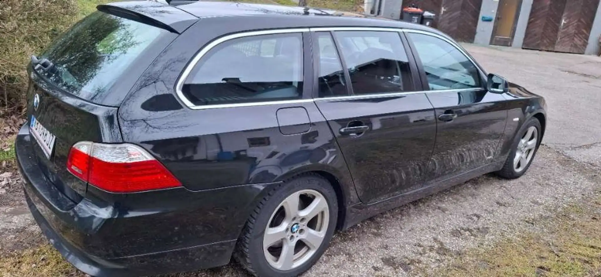 BMW 525 525d xDrive Touring Aut. Schwarz - 2