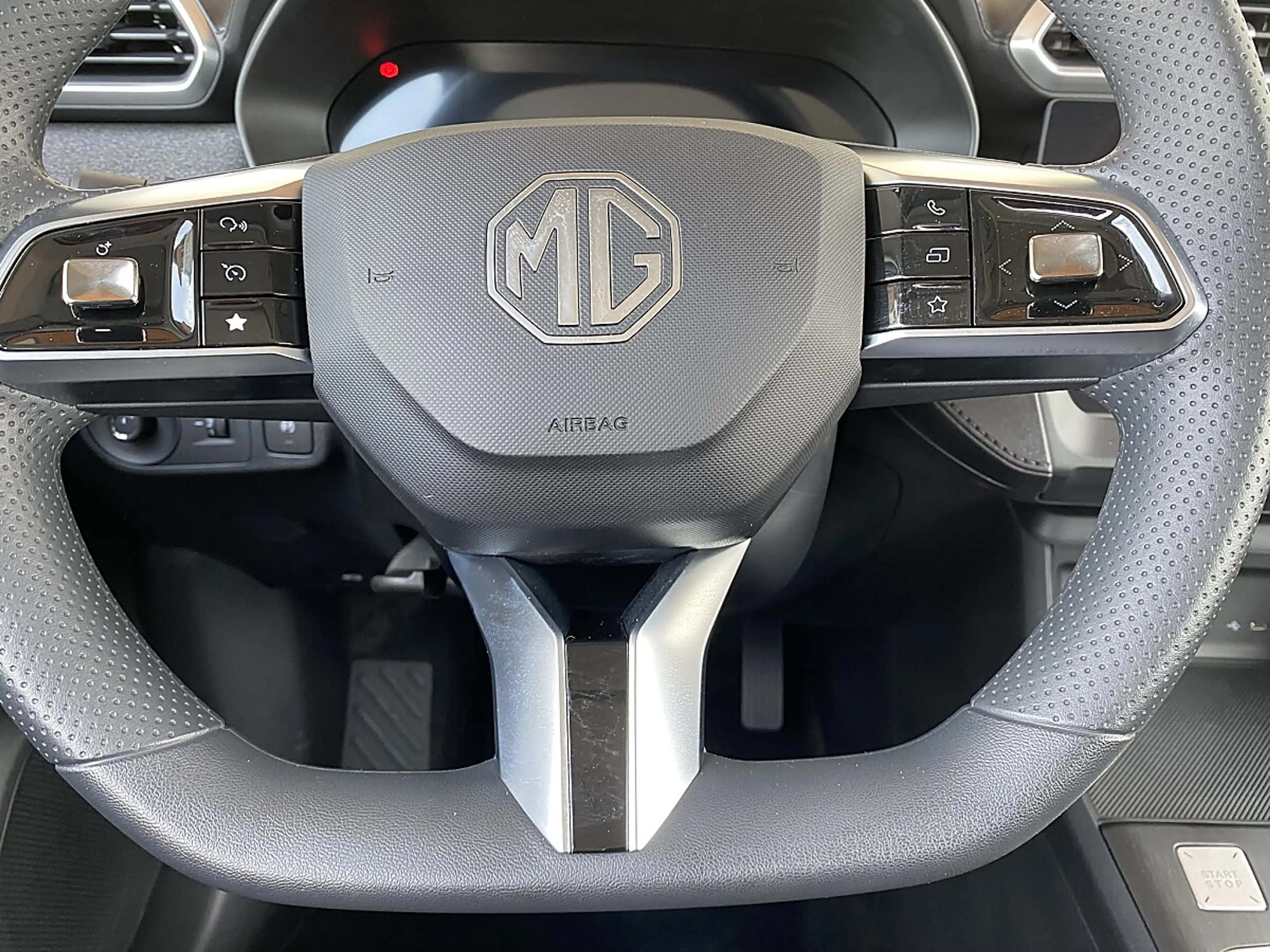 MG ZS + 1.5 Select — photo 18