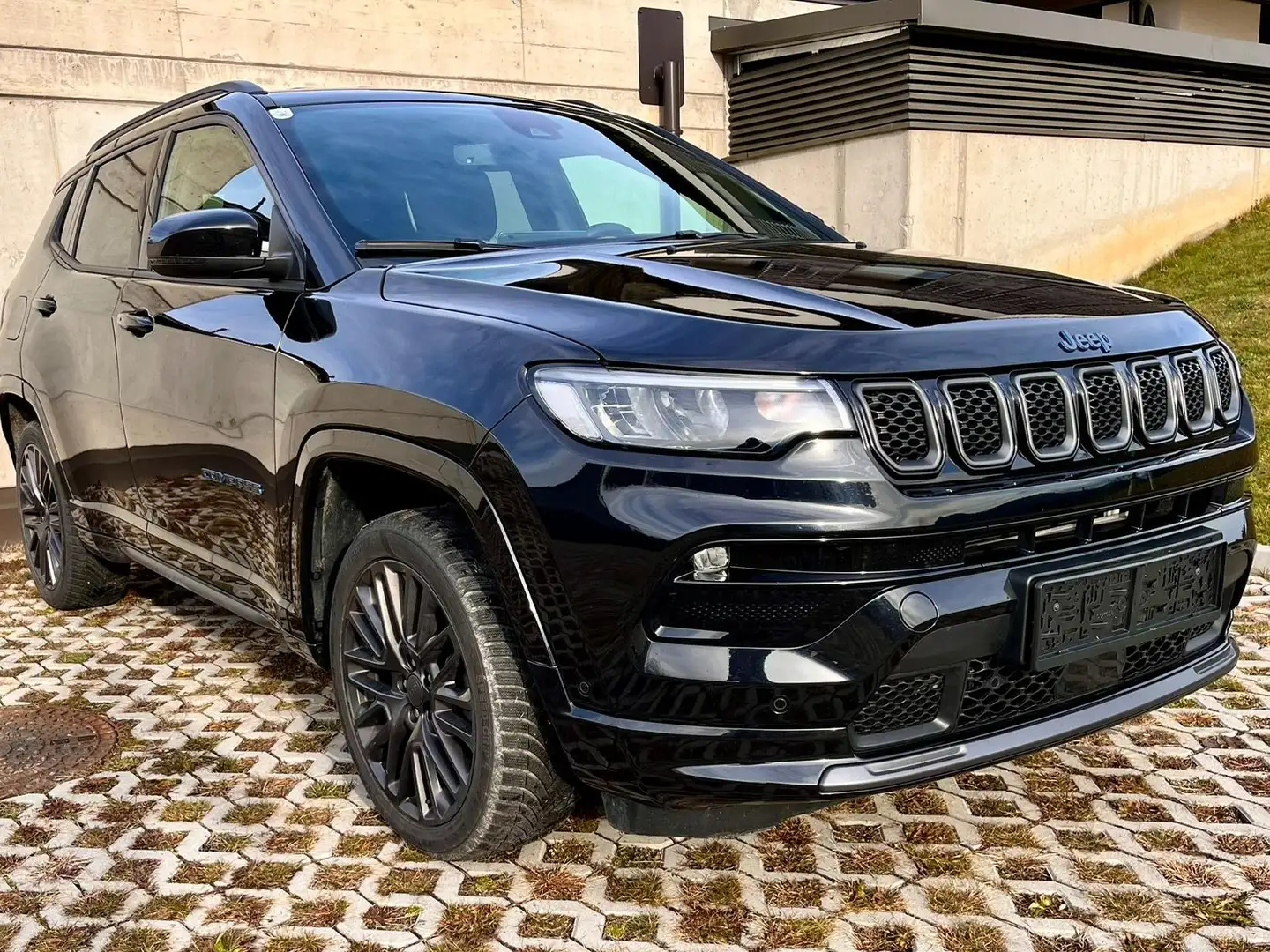Jeep Compass Compass 1.3 PHEV S 240 PS AT 4xe S Schwarz - 1