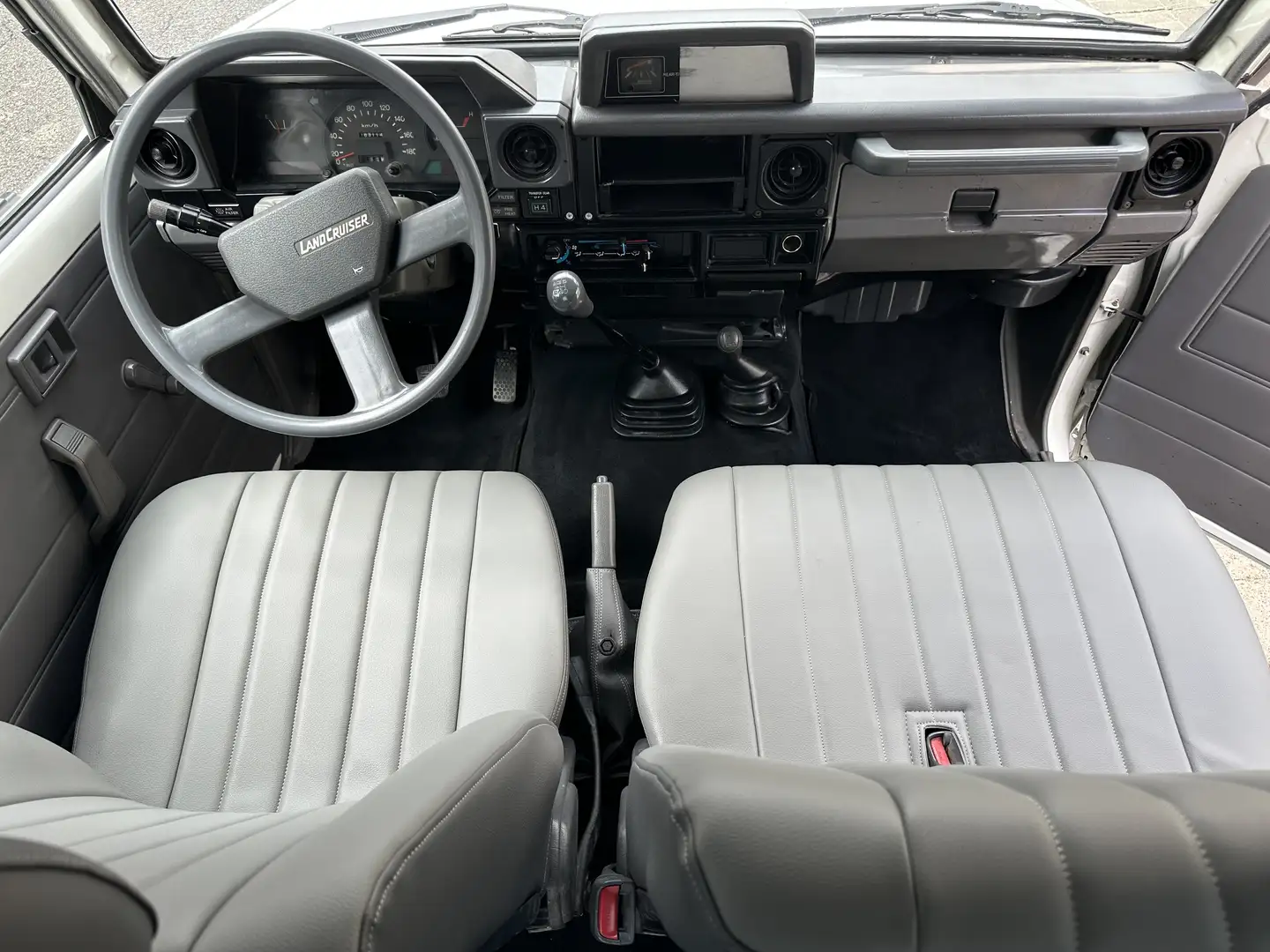 Toyota Land Cruiser HZJ - 1