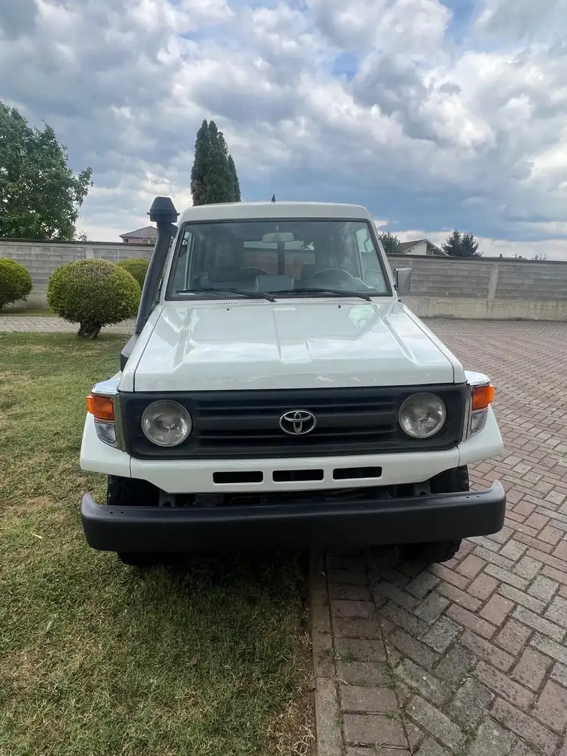 Toyota Land Cruiser HZJ - 2