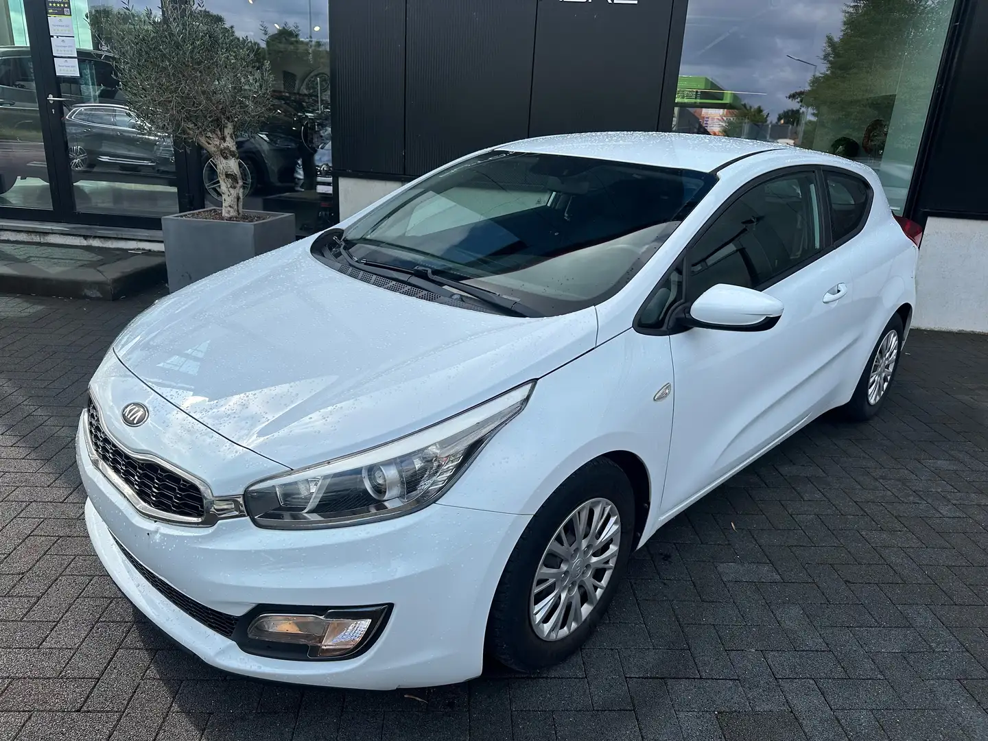Kia Ceed / cee'd 1.4 i Benzine 119000km Airco Blanc - 1