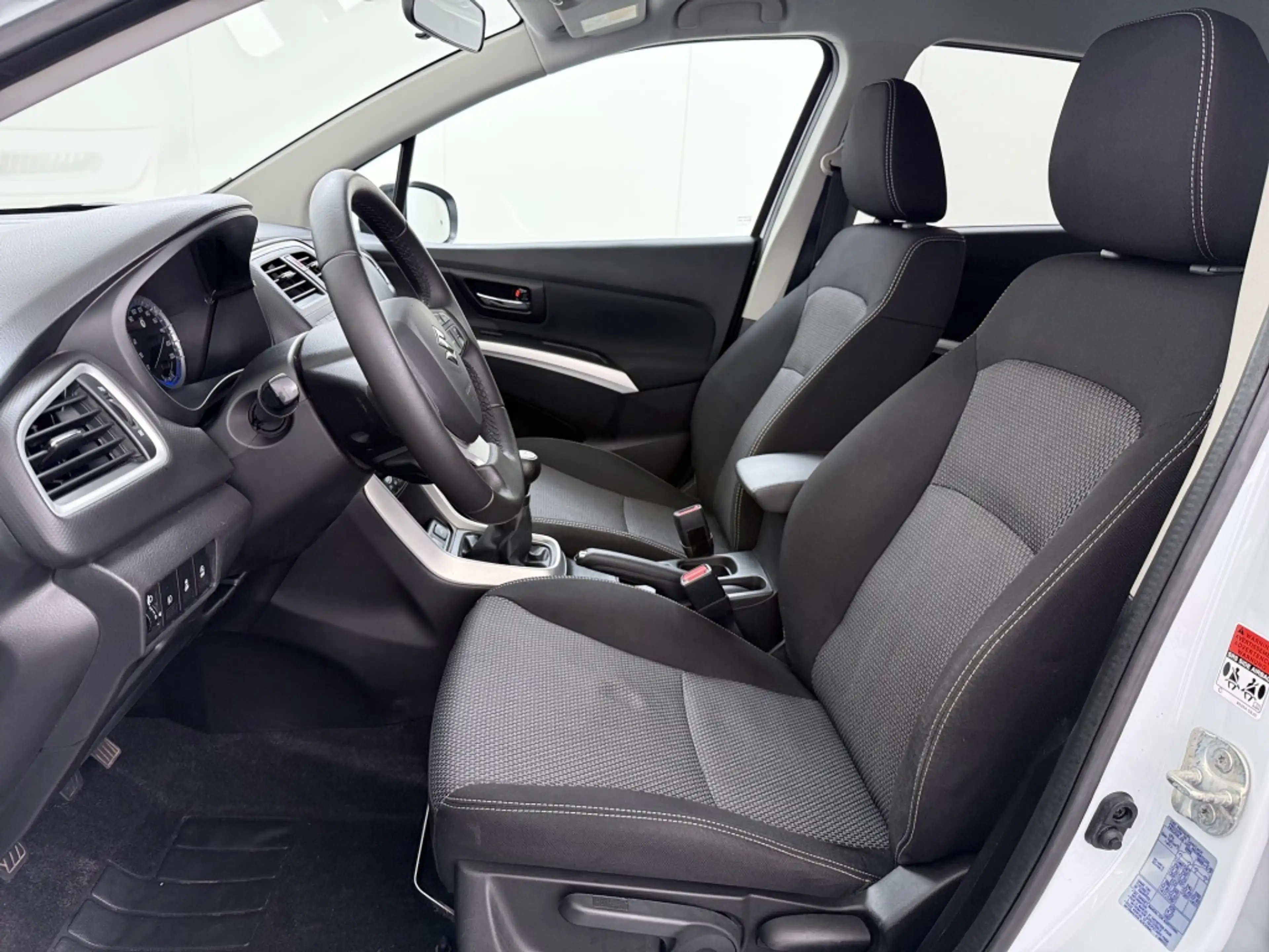 Suzuki SX4 S-Cross 1.6 Exclusive — photo 13