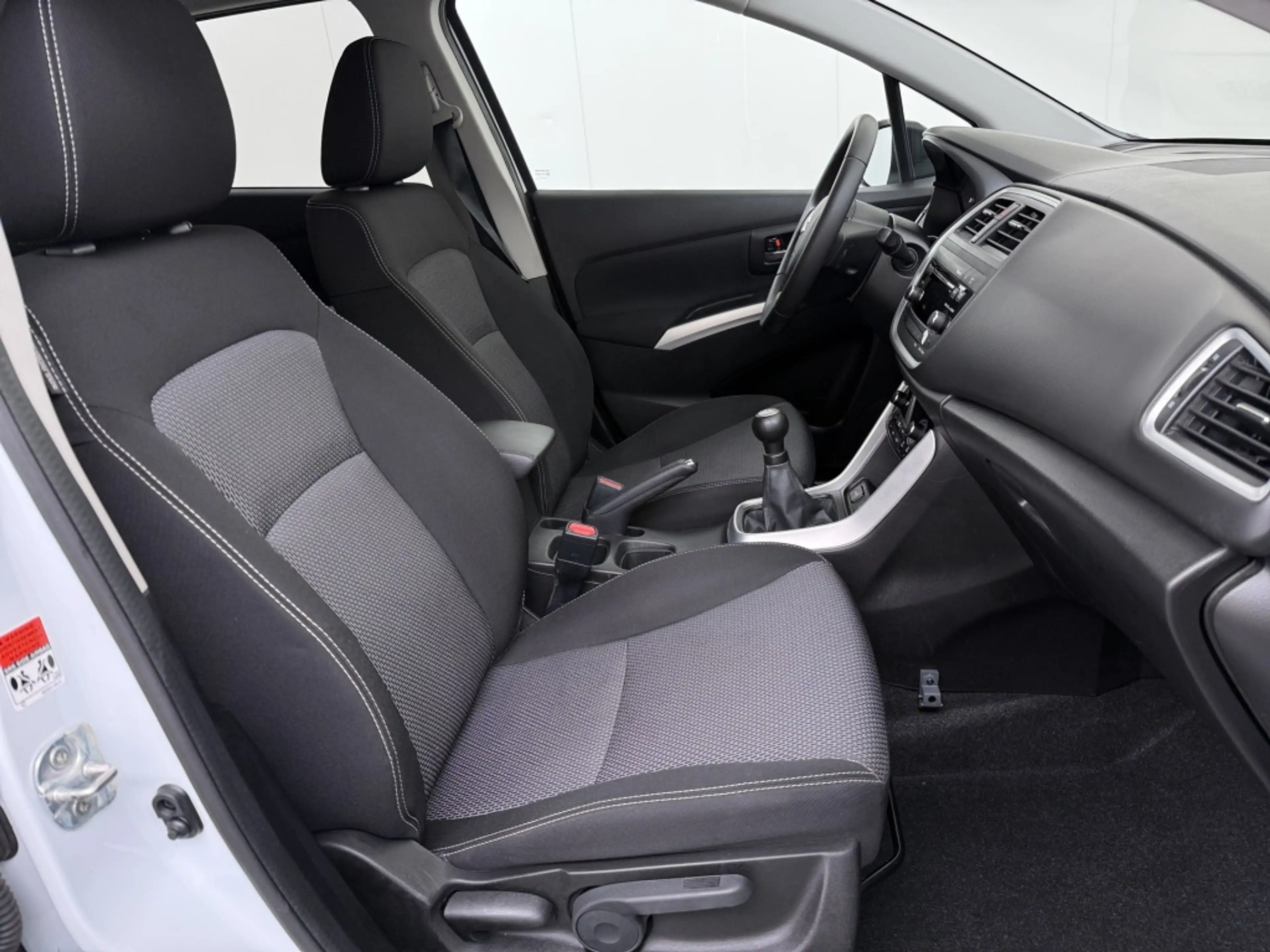 Suzuki SX4 S-Cross 1.6 Exclusive — photo 31