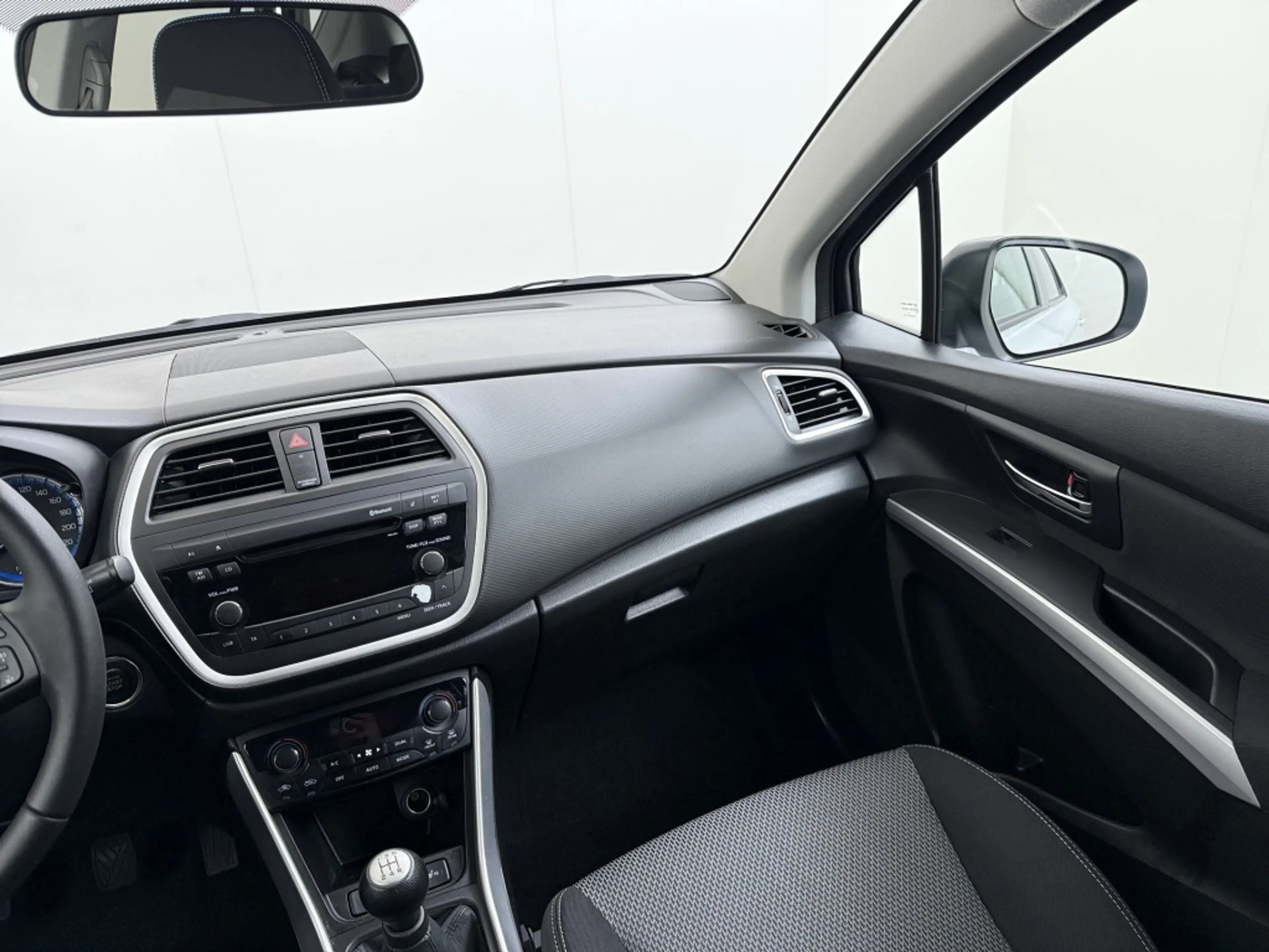 Suzuki SX4 S-Cross 1.6 Exclusive — photo 19