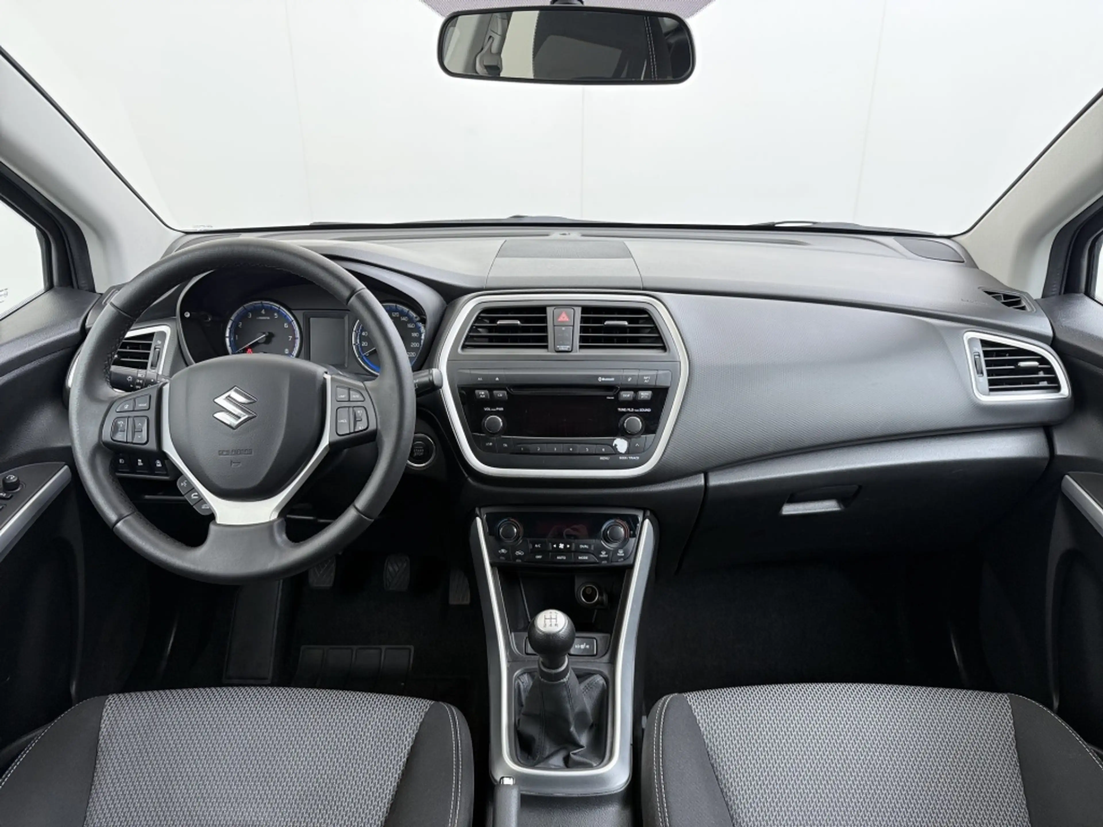 Suzuki SX4 S-Cross 1.6 Exclusive — photo 17
