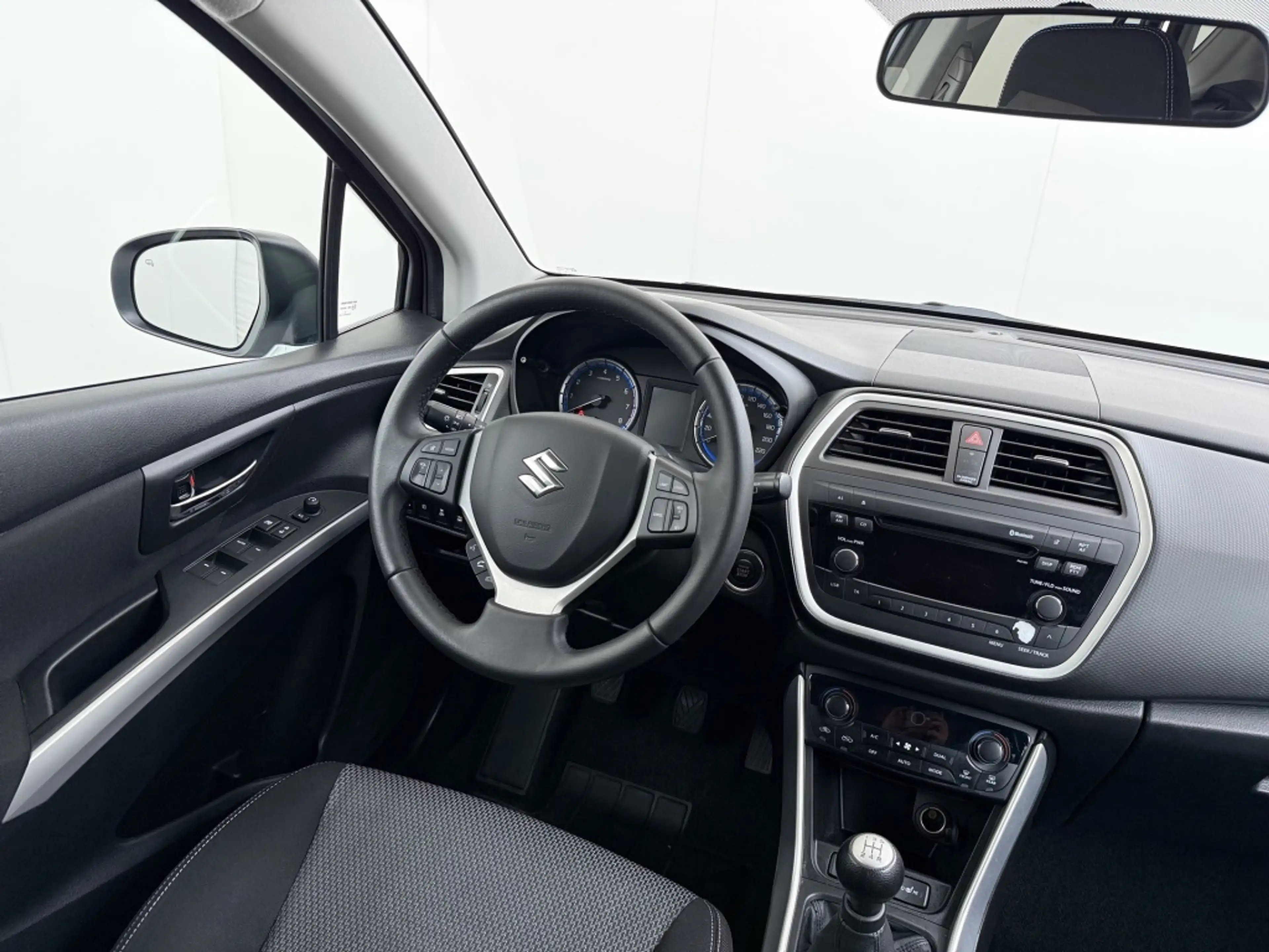Suzuki SX4 S-Cross 1.6 Exclusive — photo 18