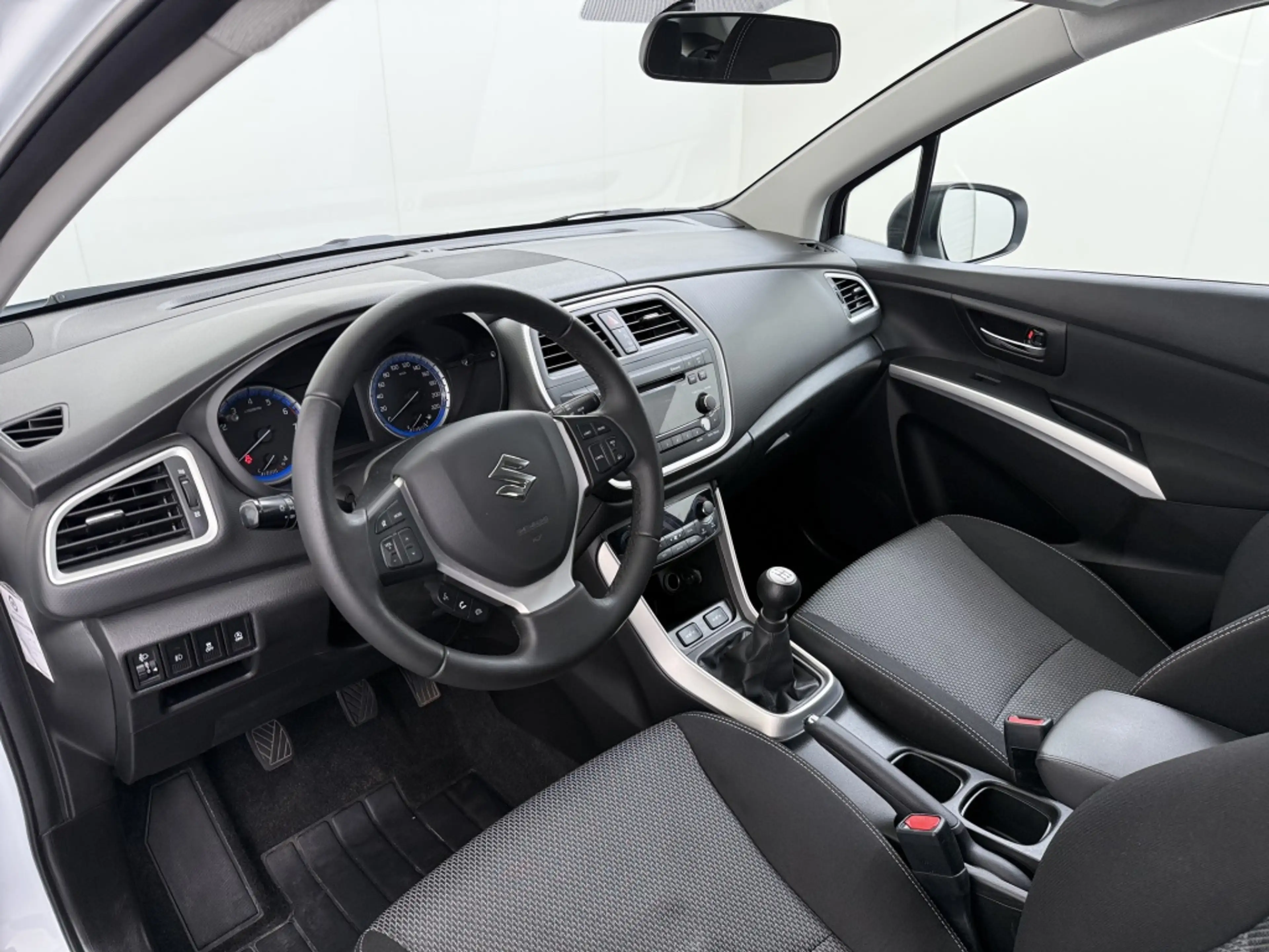 Suzuki SX4 S-Cross 1.6 Exclusive — photo 12