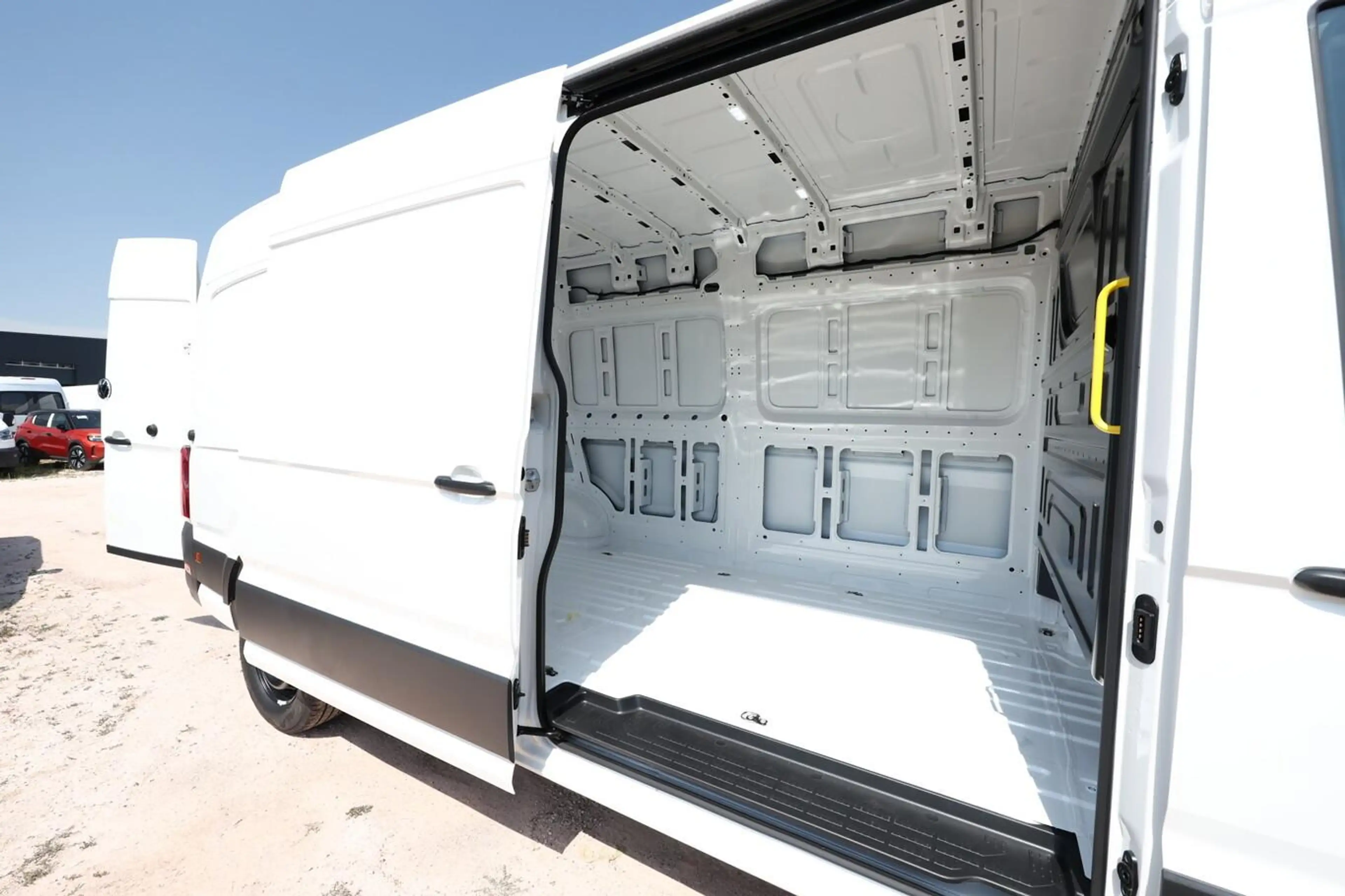 Volkswagen Crafter 35 L4H3 3S Temp Kam AppCo 2xPDC Res.rad 103 kW ... — photo 10