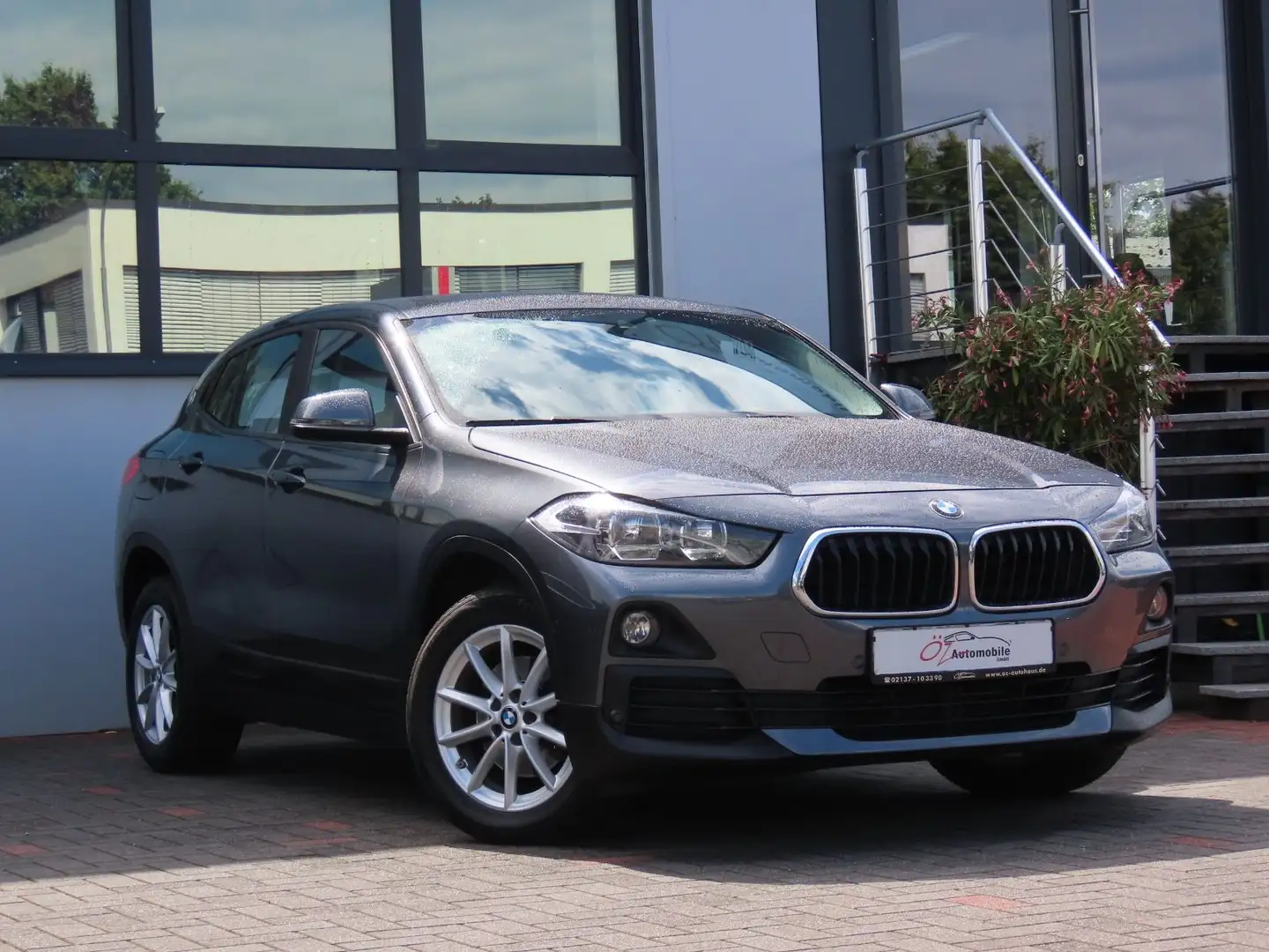 BMW X2 sDrive18d Autom. Klimaauto. Navigation Grau - 2