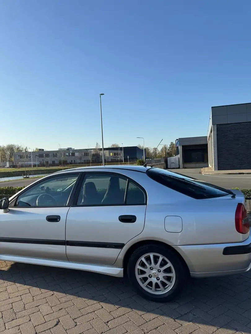 Mitsubishi Carisma 1600 Comfort - 2
