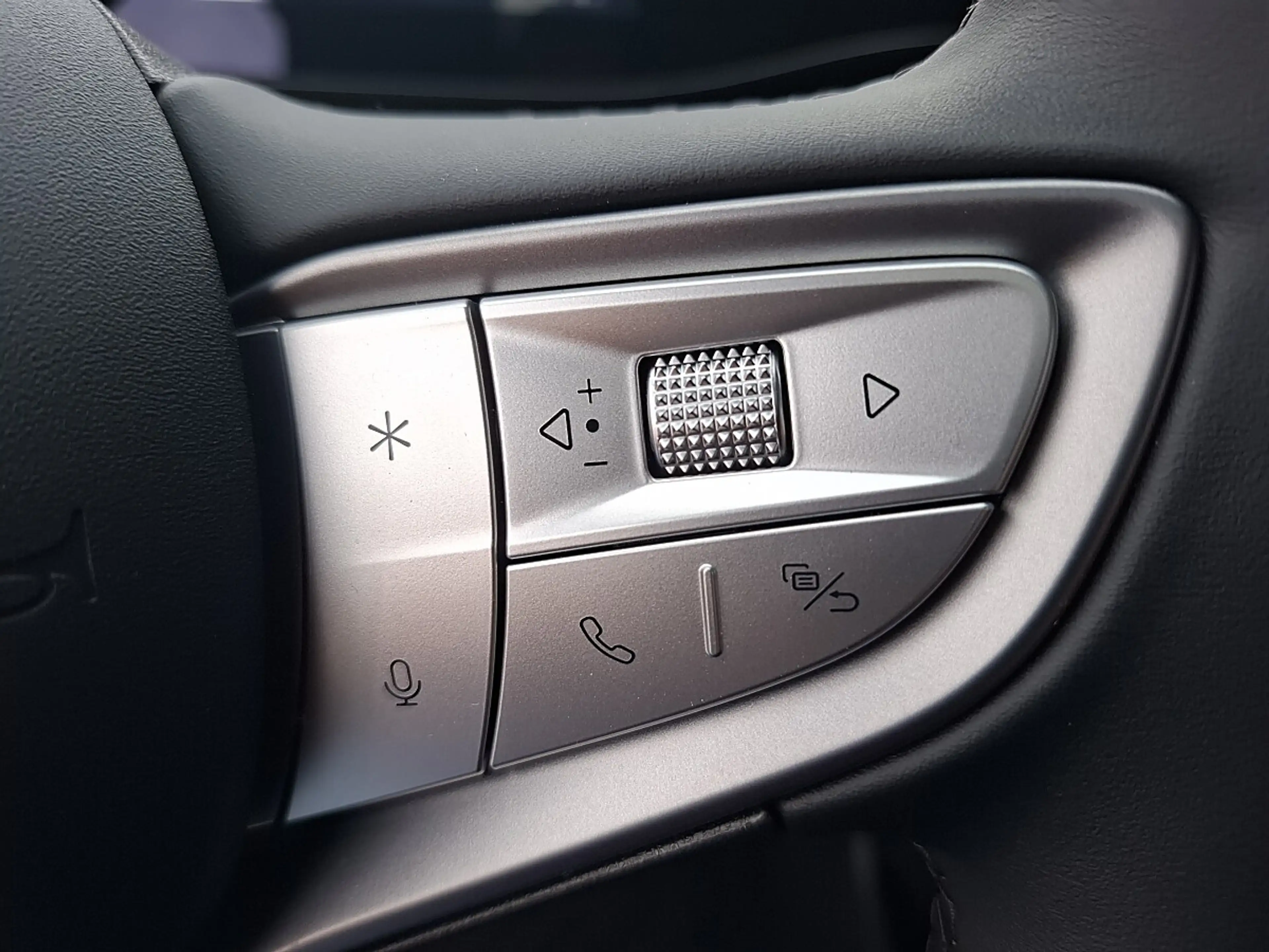 BYD Dolphin G DM-I Comfort — photo 15
