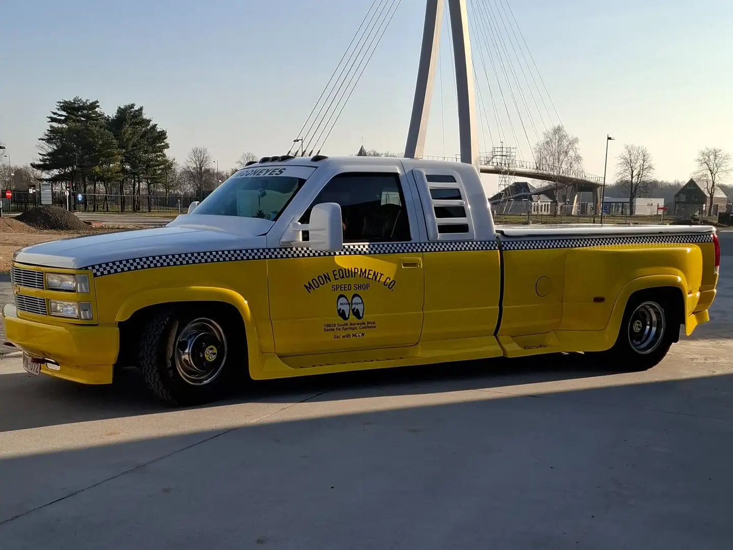 Chevrolet Silverado 3500 dually Geel - 1