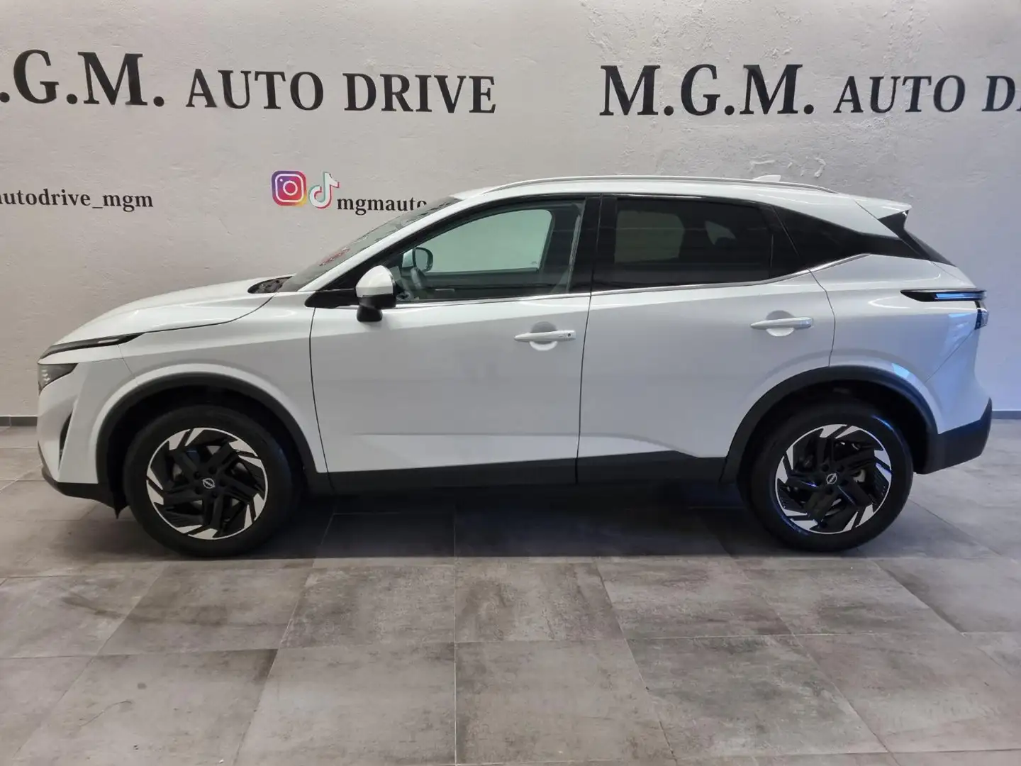 Nissan Qashqai MHEV 140 CV N-Connecta Weiß - 2