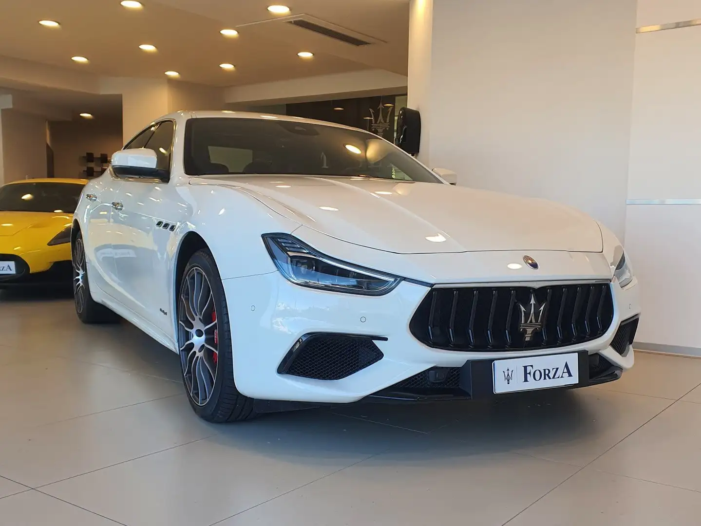 Maserati Ghibli Ghibli III 2021 2.0 mhev Gransport 330cv auto Wit - 2