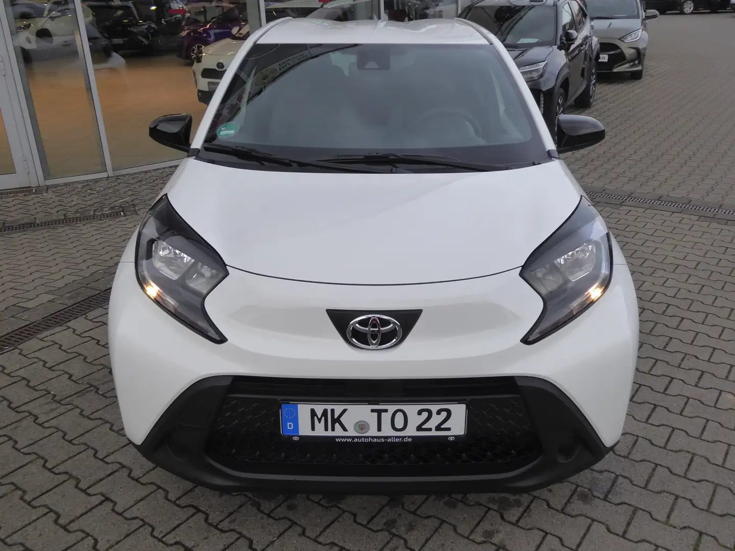 Toyota Aygo X Automatik Business Edition Weiß - 2