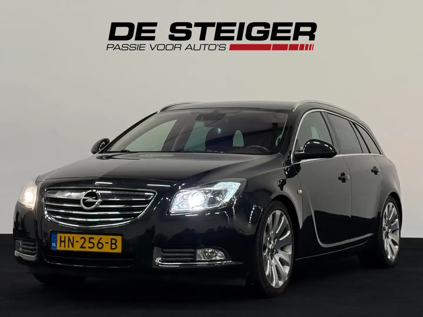 Opel Insignia Sports Tourer 1.6 T Cosmo Trekhaak Airco Parkeerse Schwarz - 1