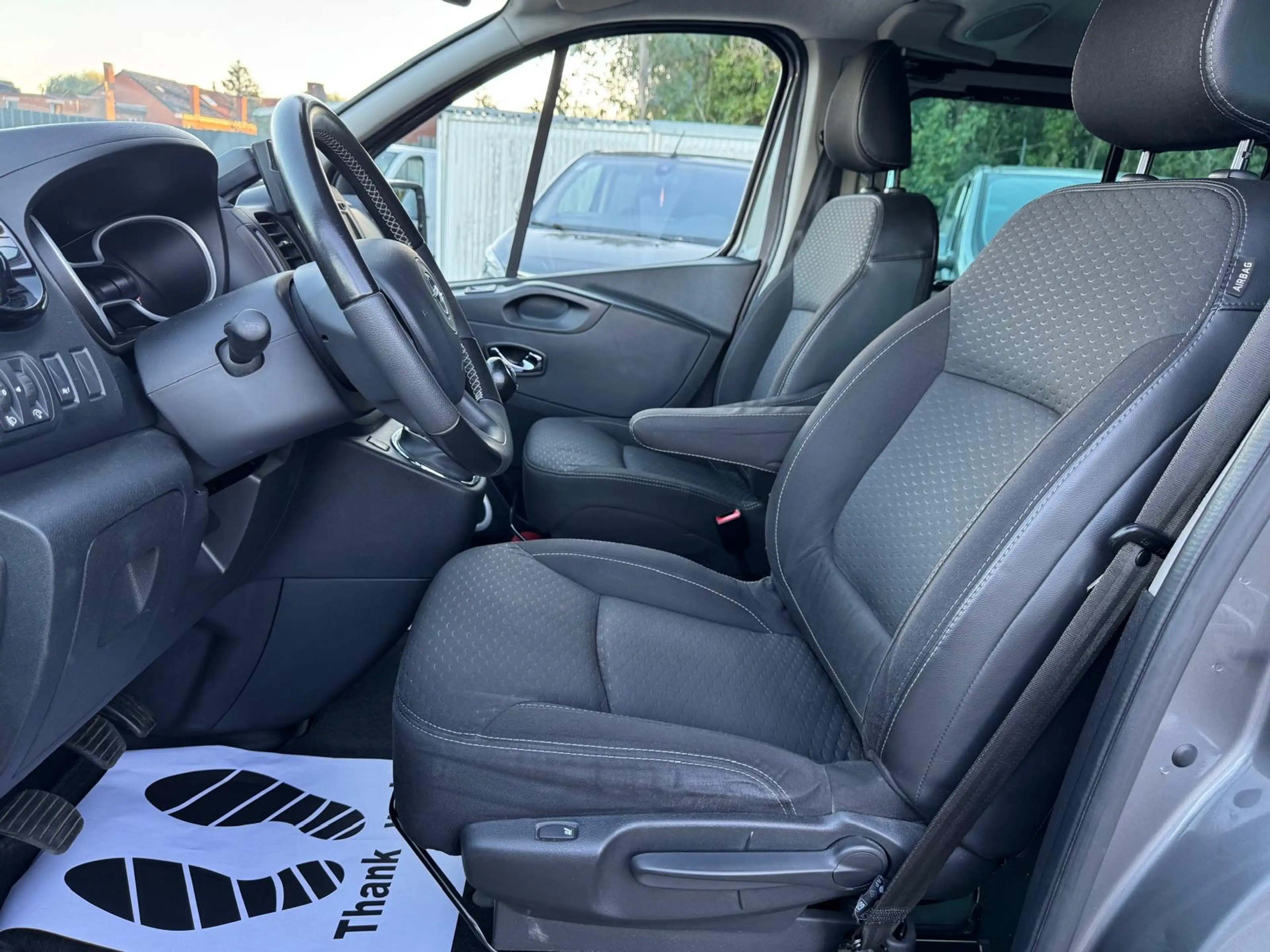 Opel Vivaro 1.6 CDTi/Etat neuf/Utilitaire 5 places/Double cabine/Euro6b/Garantie 1an — photo 6