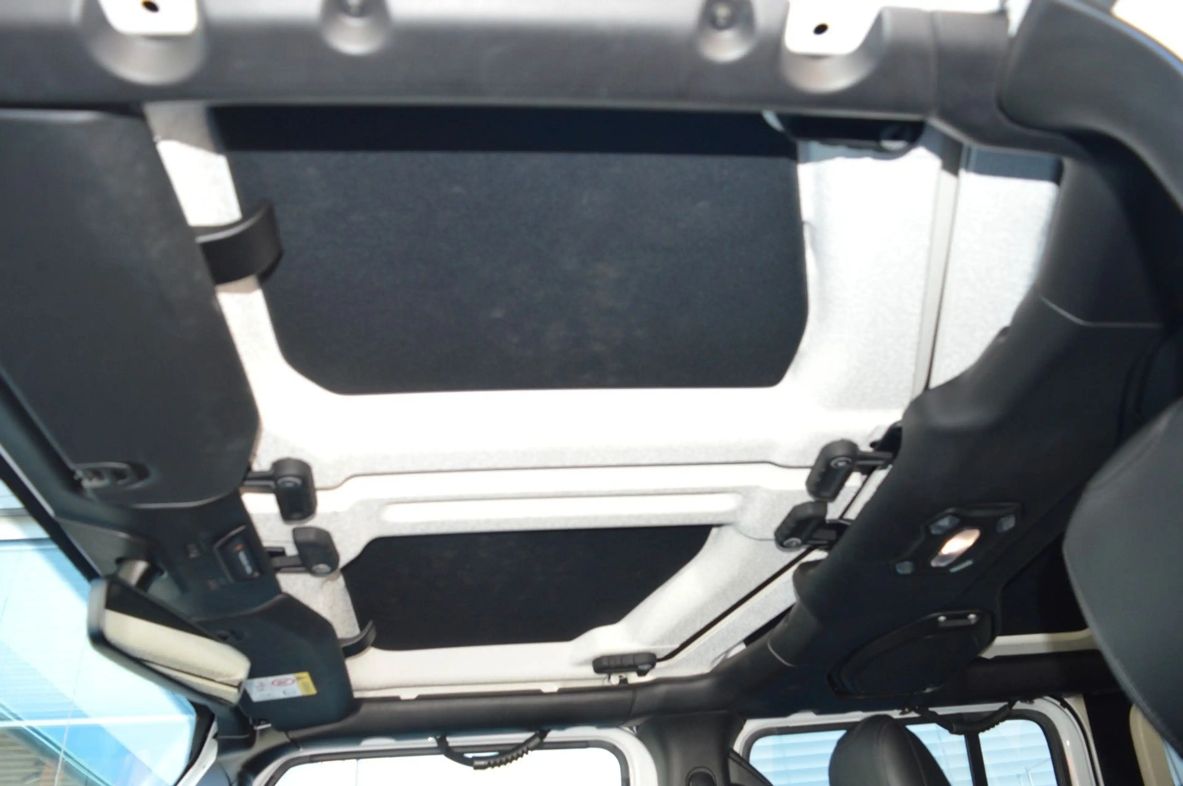 Jeep Wrangler / Wrangler Unlimited Sahara — photo 9