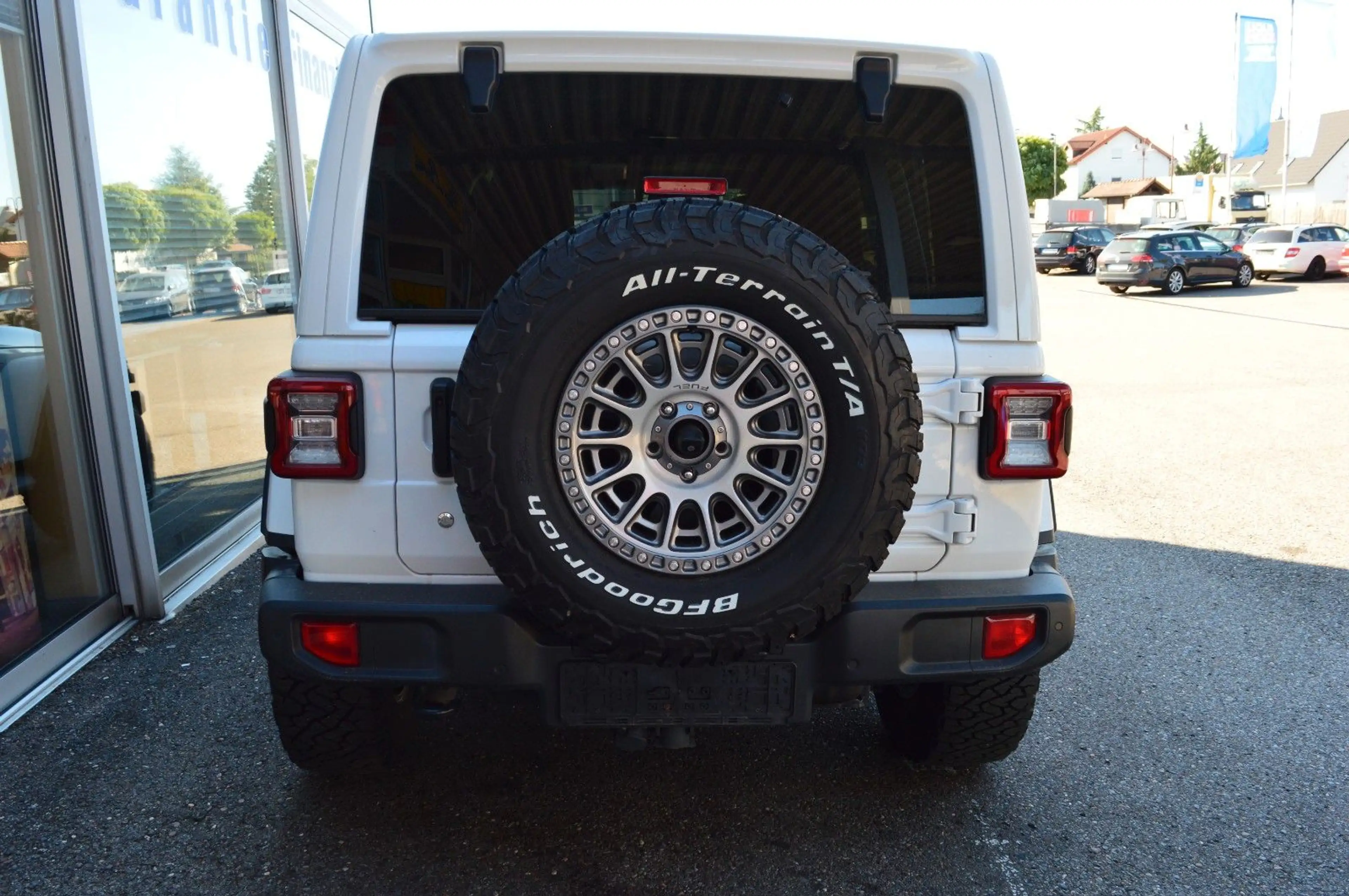Jeep Wrangler / Wrangler Unlimited Sahara — photo 5