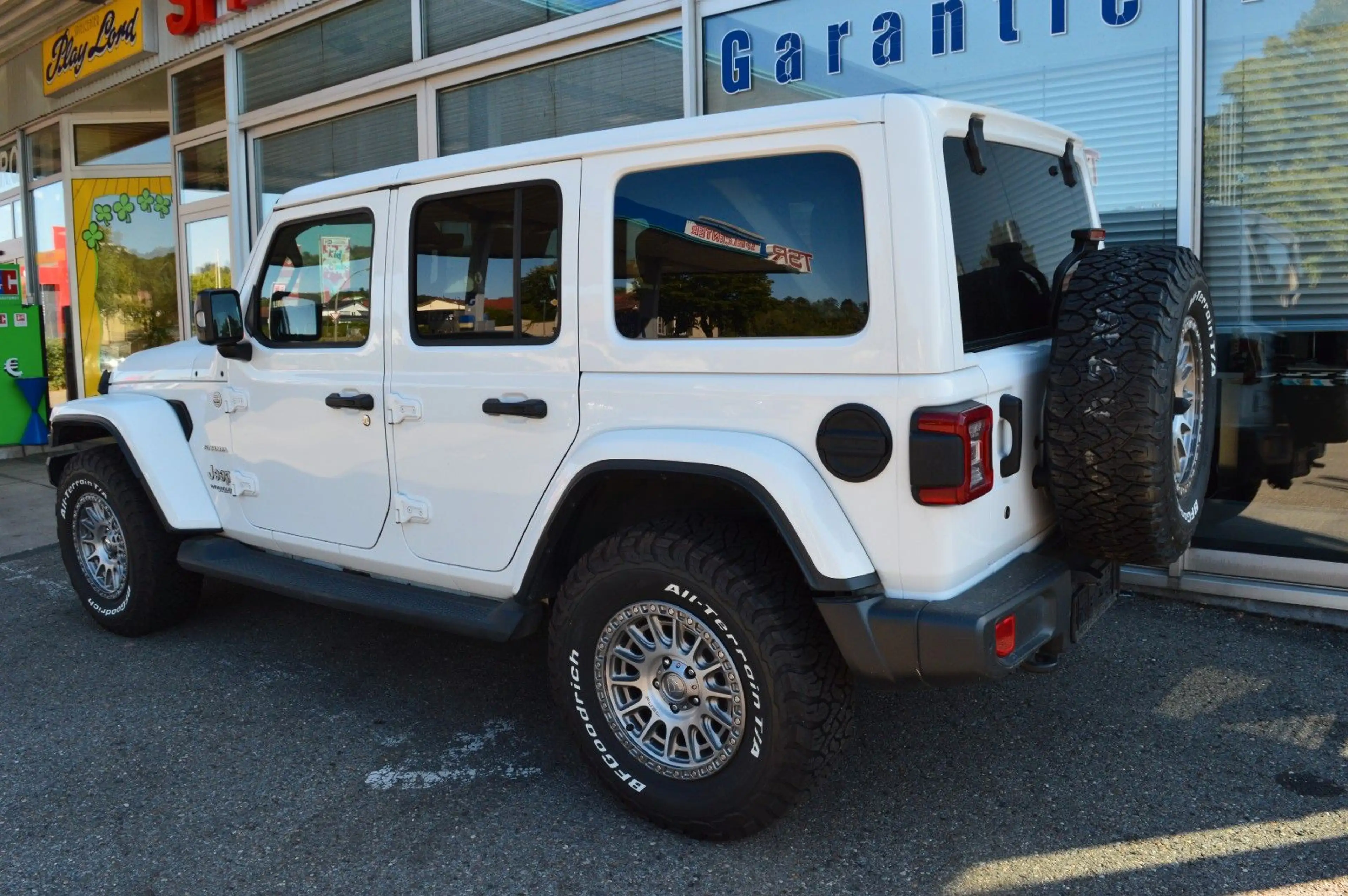 Jeep Wrangler / Wrangler Unlimited Sahara — photo 3
