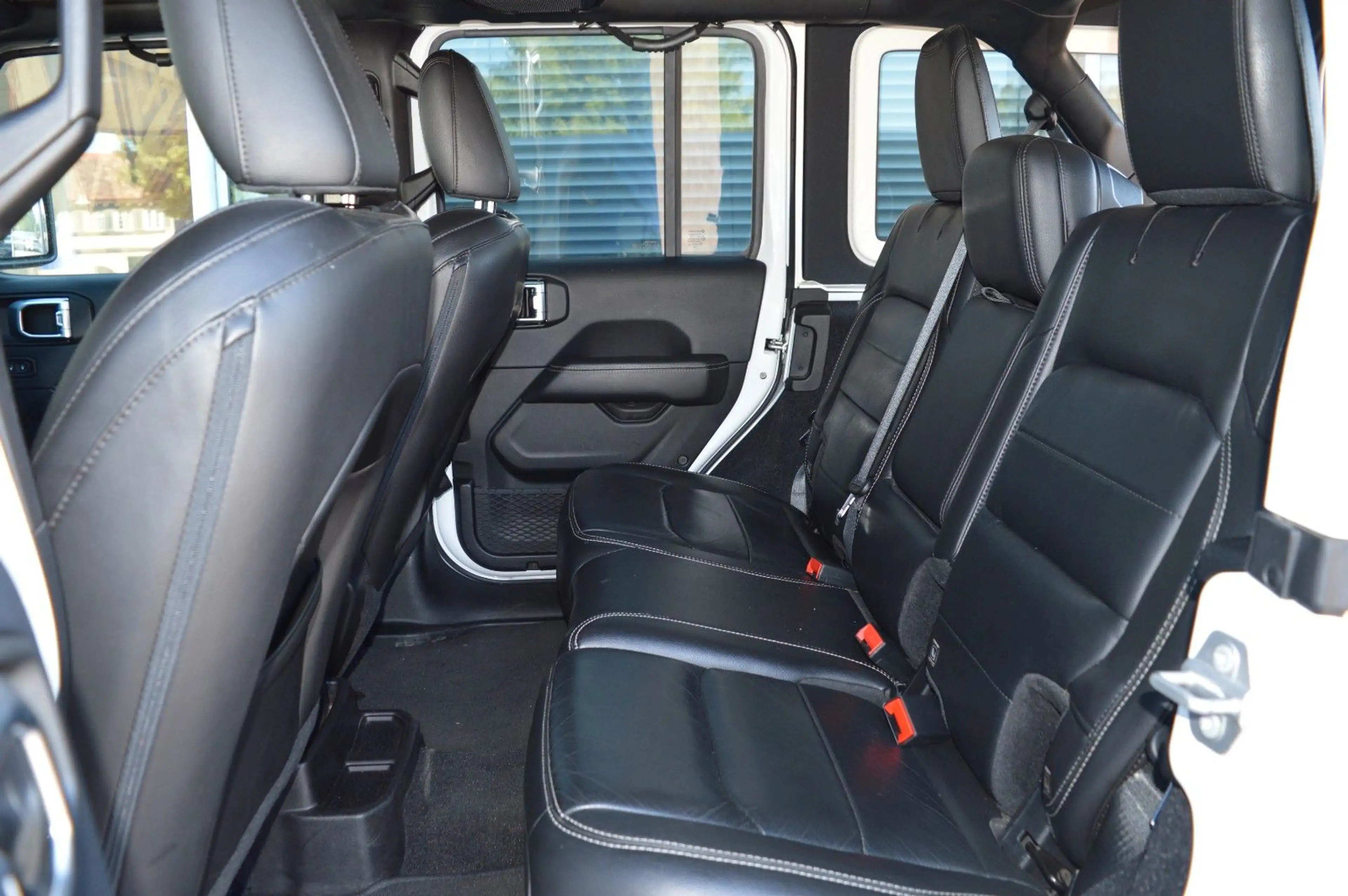 Jeep Wrangler / Wrangler Unlimited Sahara — photo 7