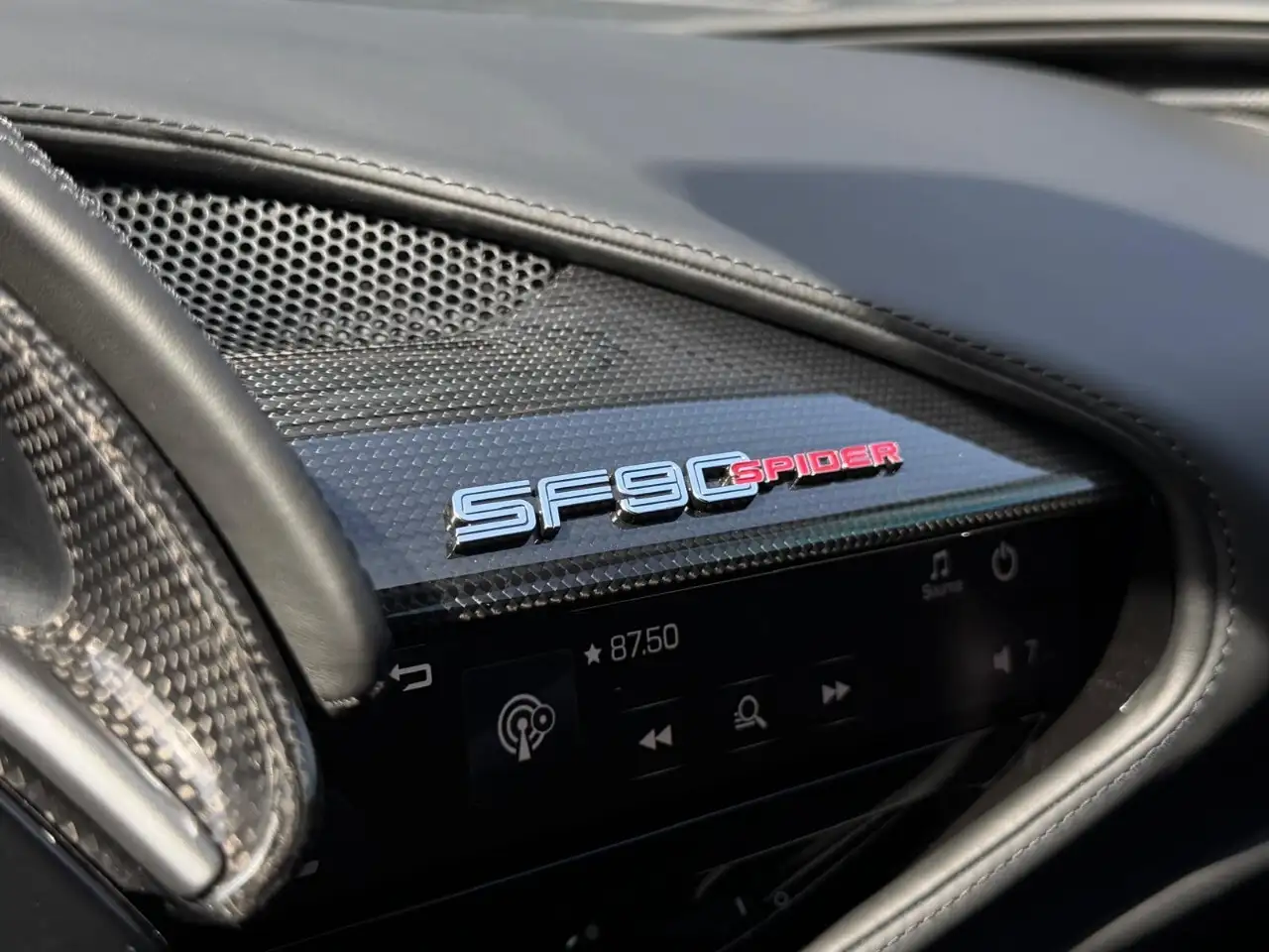 Ferrari SF90 Spider снимка Ferrari SF90 Spider