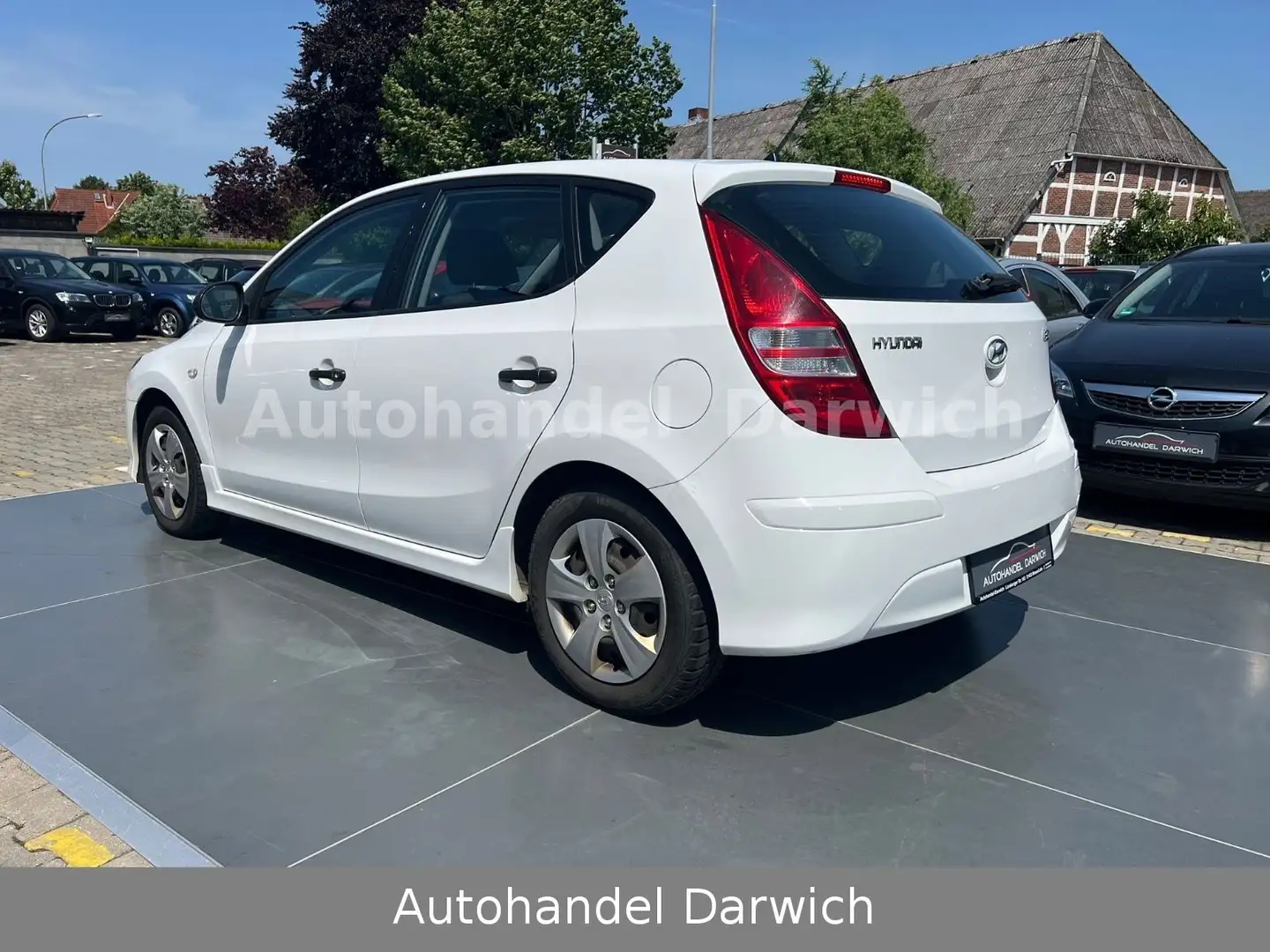 Hyundai i30 Classic 1.4 Lim Top Weiß - 2