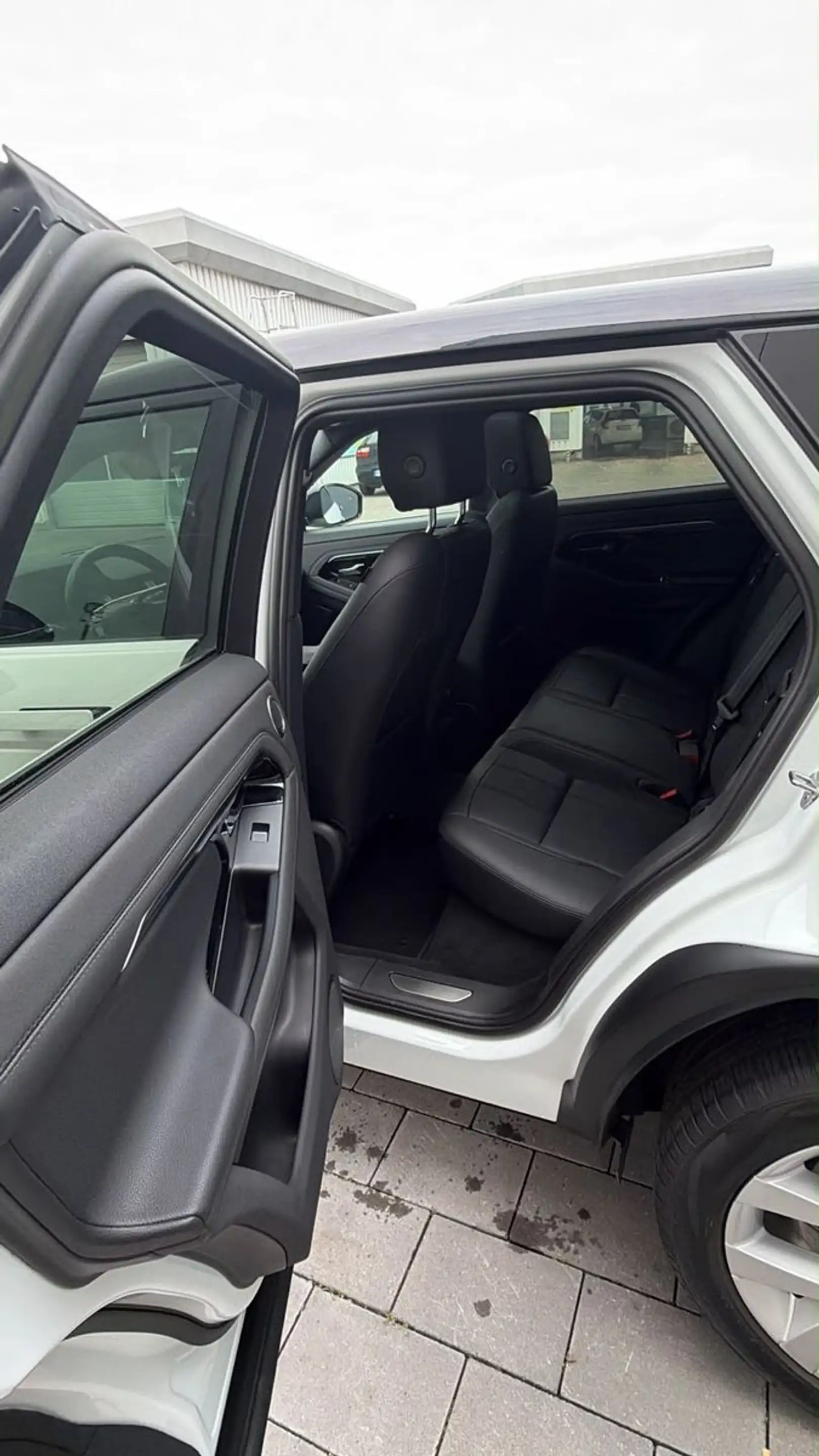 Land Rover Range Rover Evoque R-Dynamic SE — photo 13