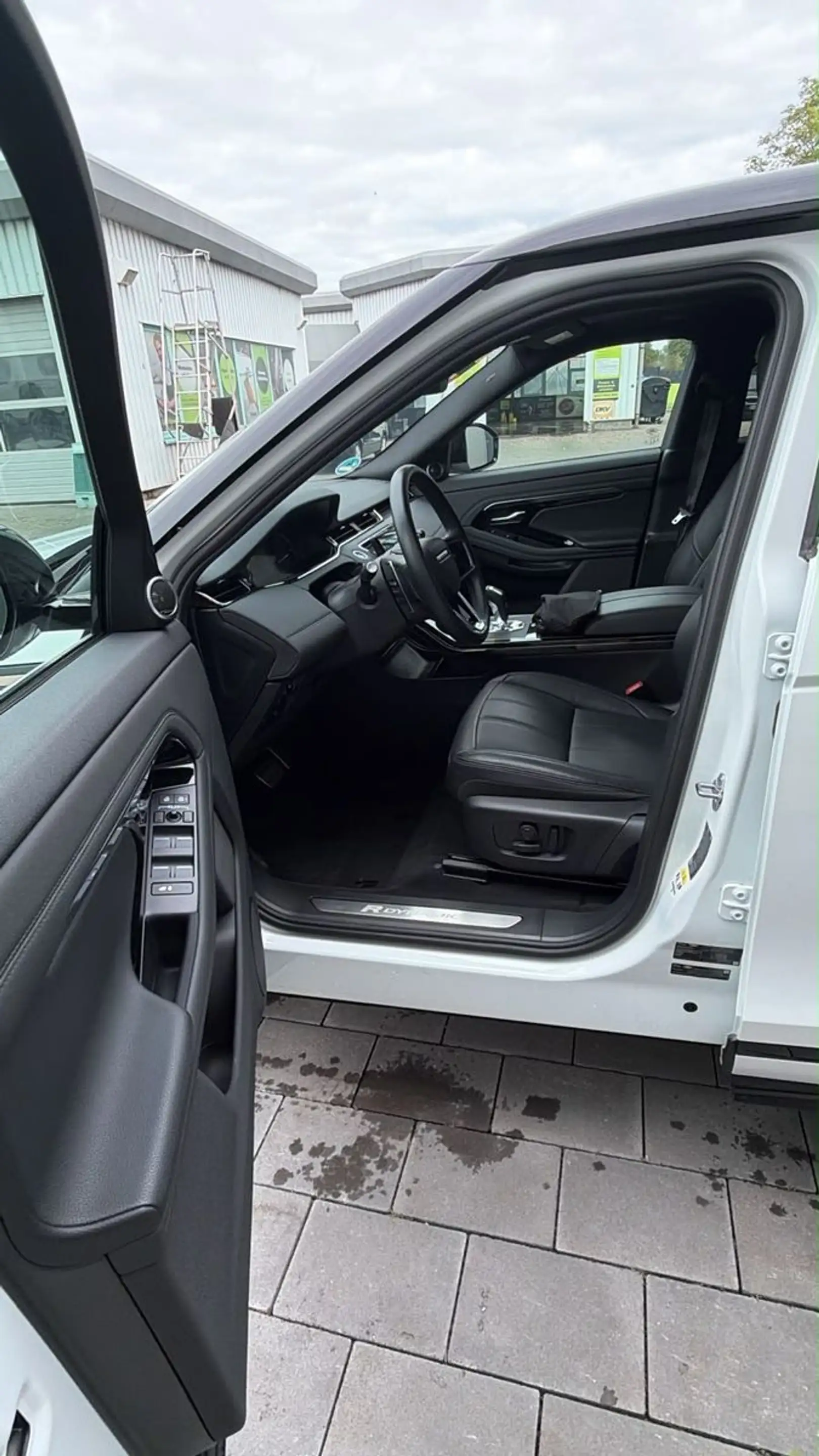 Land Rover Range Rover Evoque R-Dynamic SE — photo 7