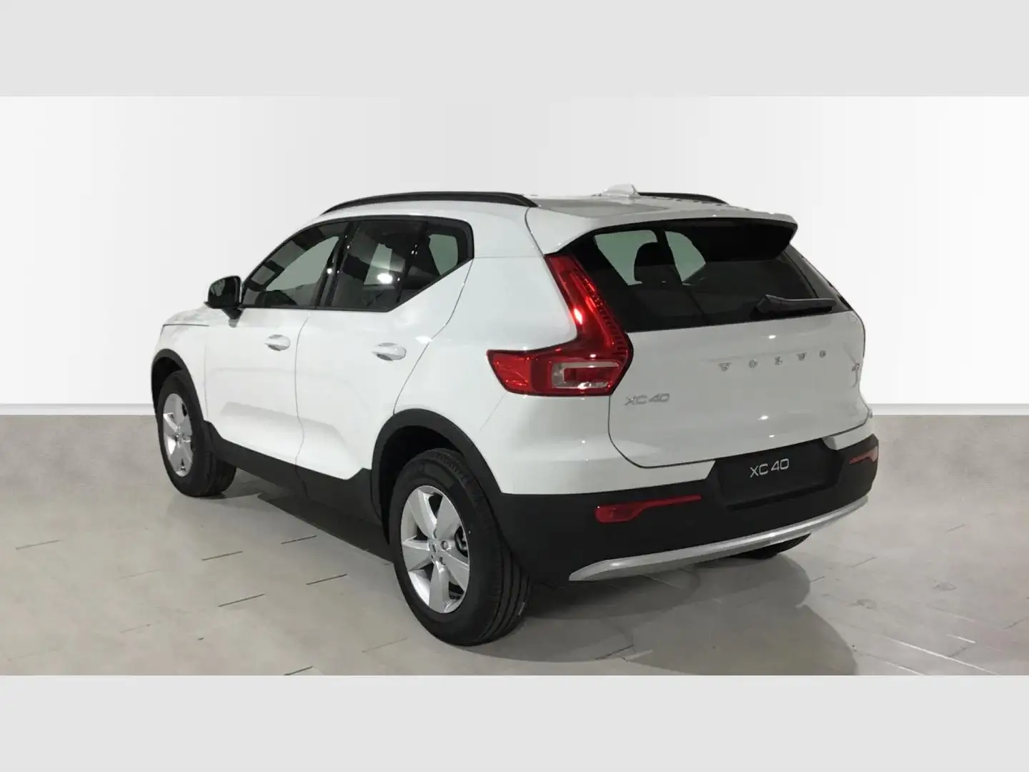 Volvo XC40 B3 Essential Aut. Blanco - 2