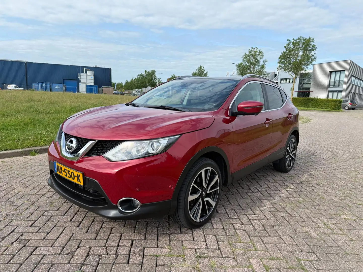 Nissan Qashqai 1.2 Tekna Rood - 2