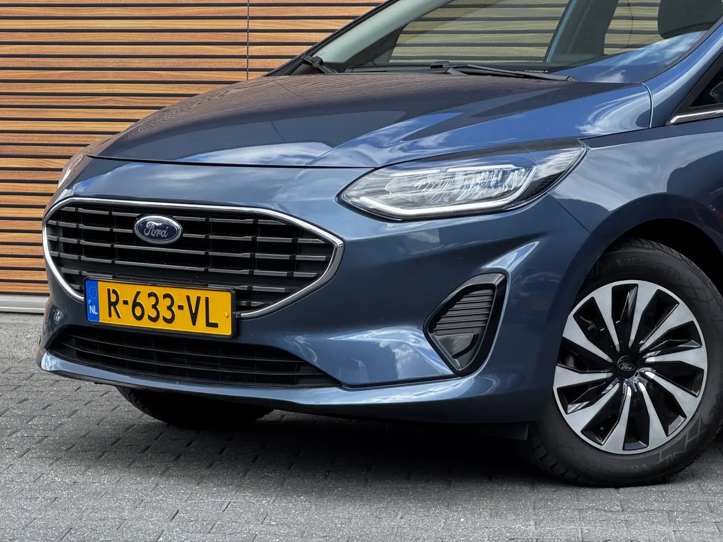 Ford Fiesta 1.0 EcoBoost Hybrid Active X Navigatie / Parkeerhu Blauw - 2