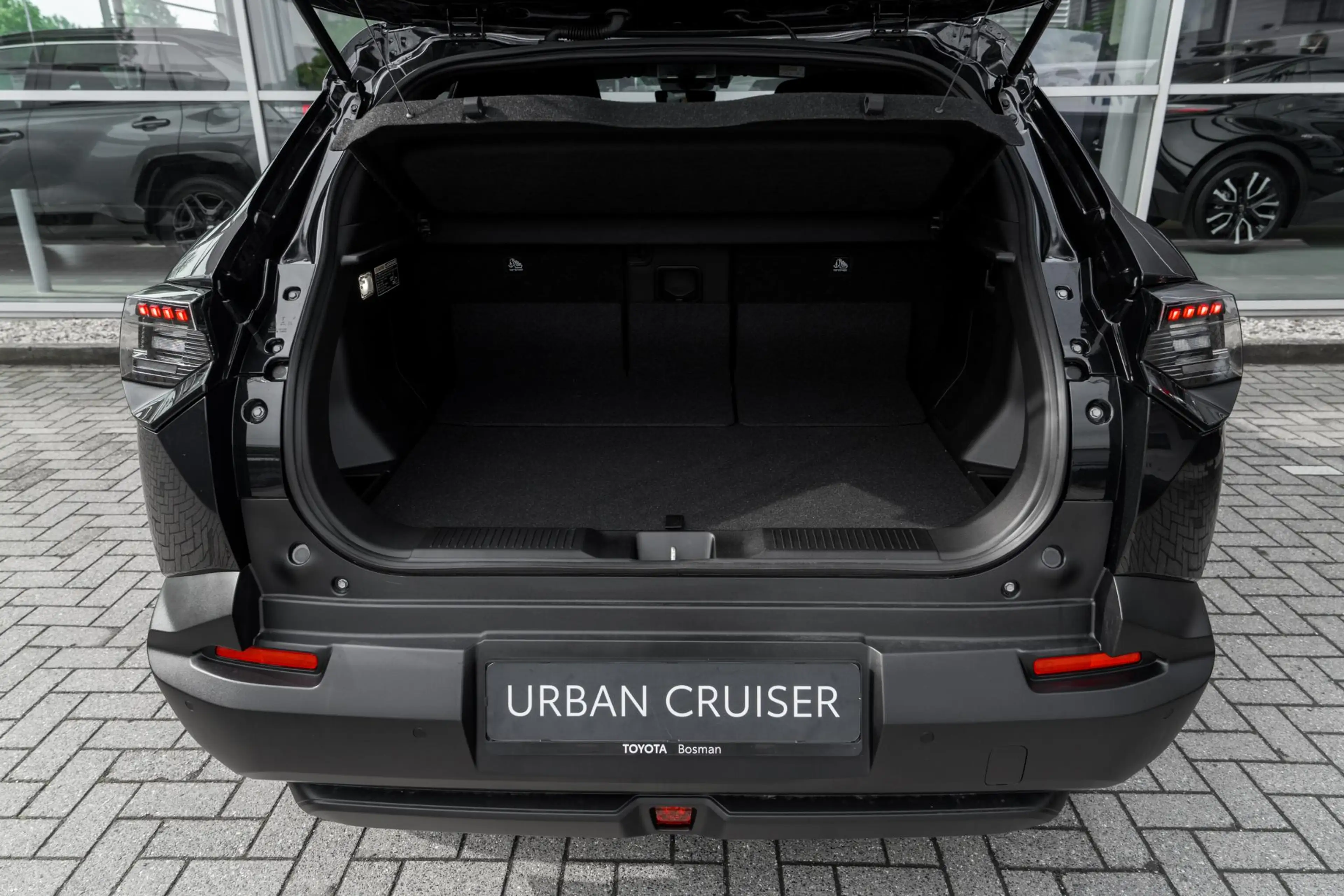 Toyota Urban Cruiser Dynamic 61 kWh — photo 15