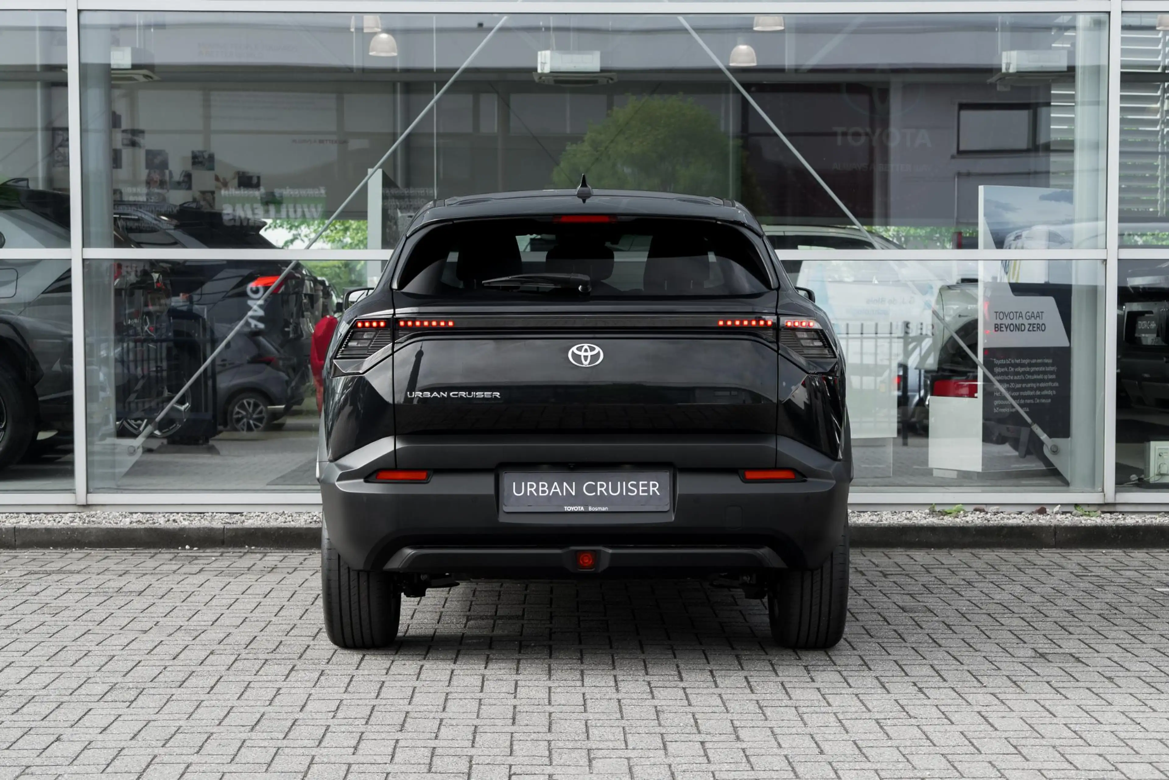 Toyota Urban Cruiser Dynamic 61 kWh — photo 14