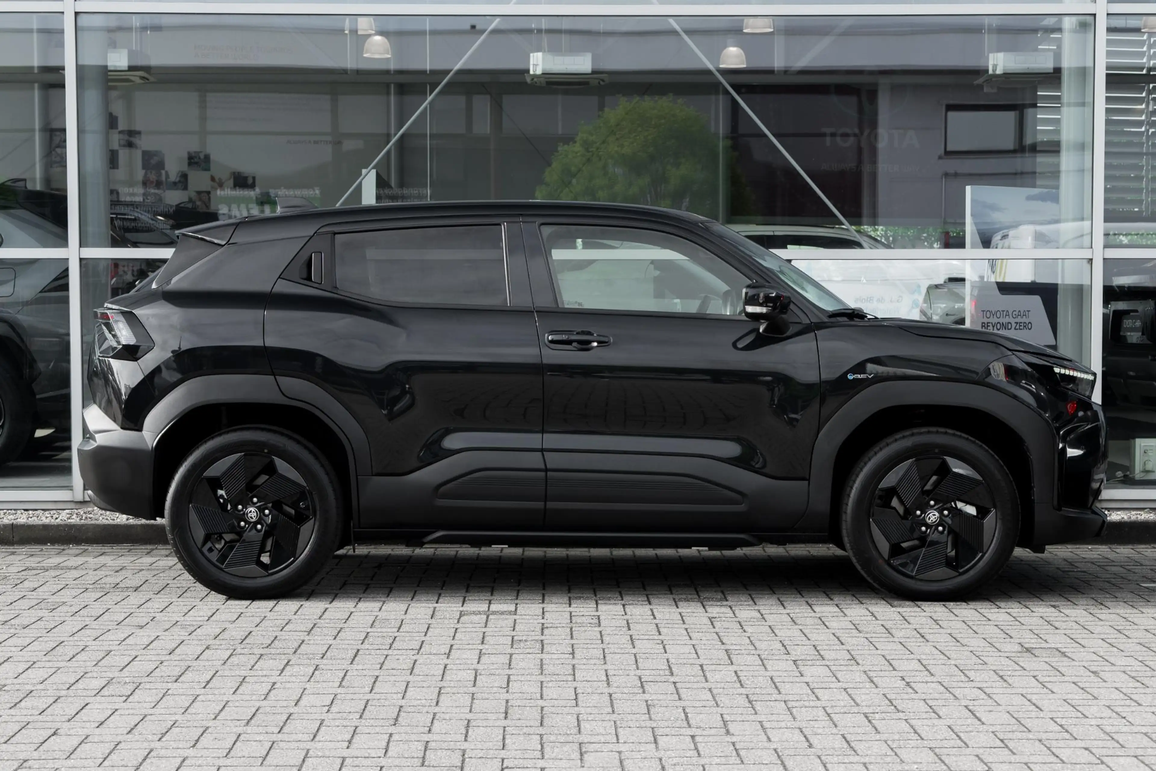 Toyota Urban Cruiser Dynamic 61 kWh — photo 3