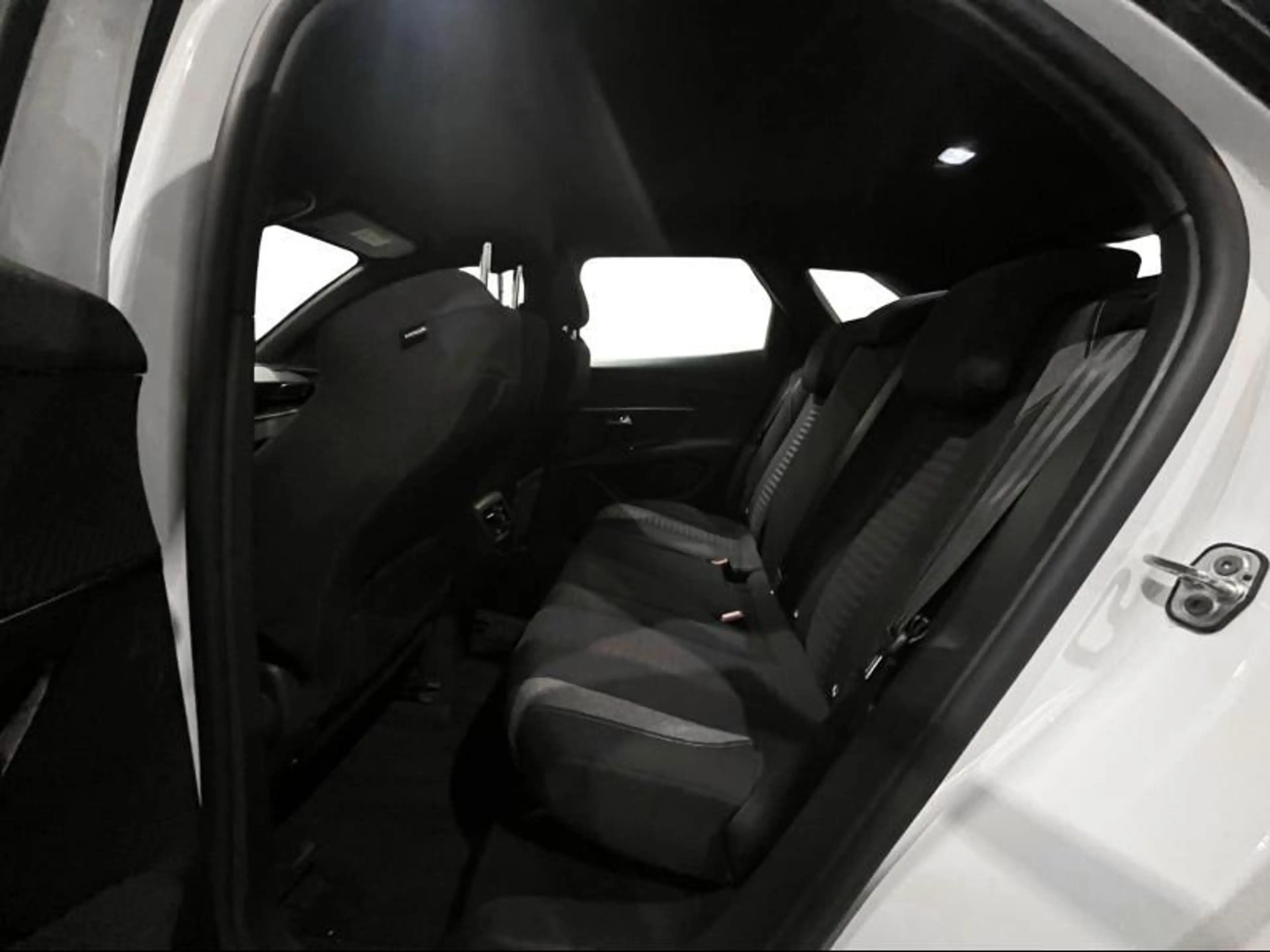 Peugeot 3008 Active Pack | 360° Camera | Carplay | Lane Assist — photo 11