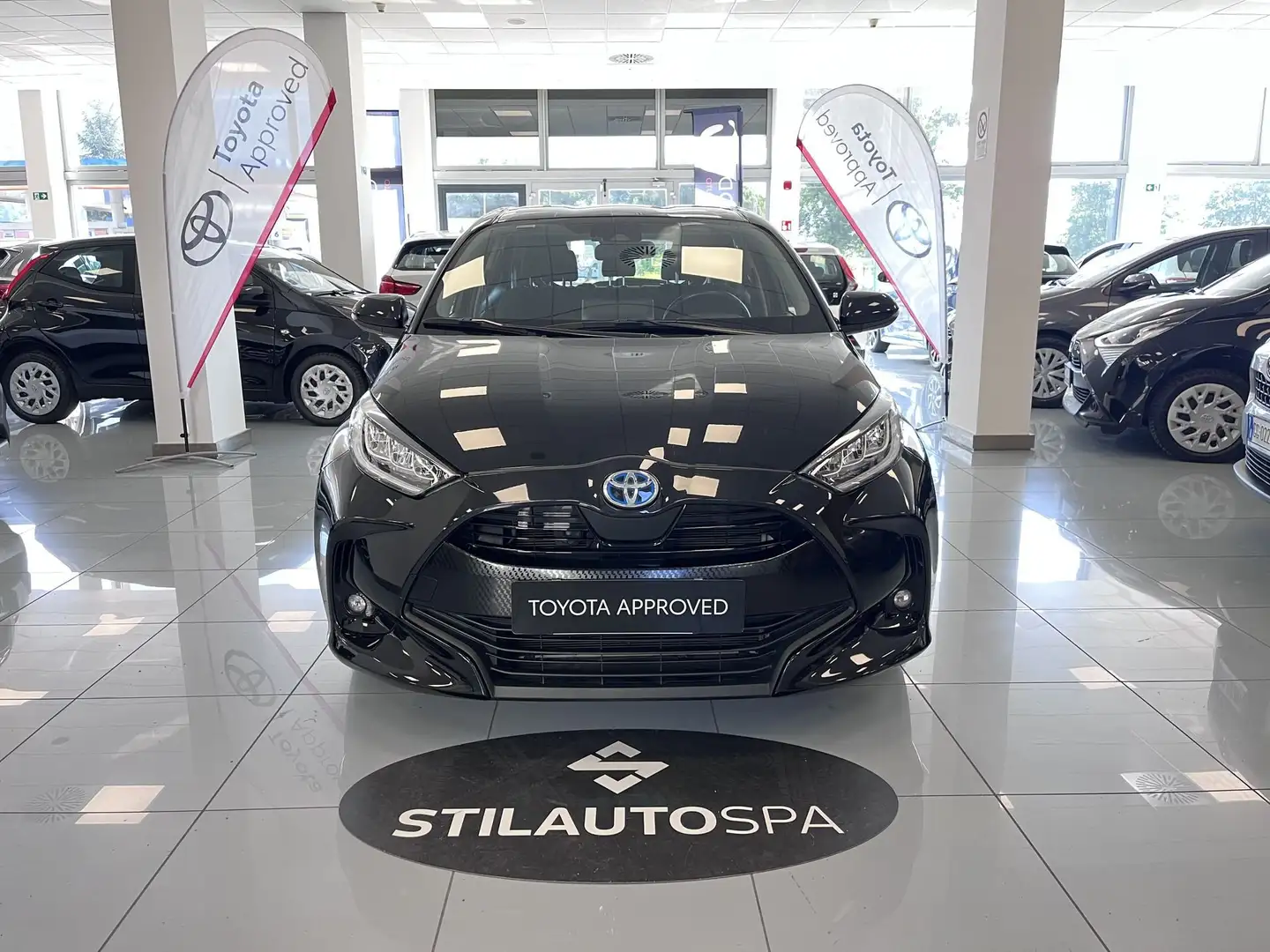 Toyota Yaris Yaris 1.5 Hybrid 5 porte Trend Nero - 2