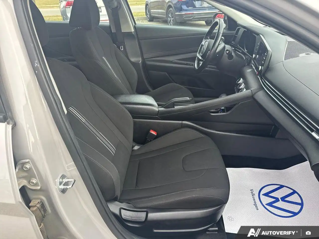 Hyundai ELANTRA снимка Hyundai ELANTRA