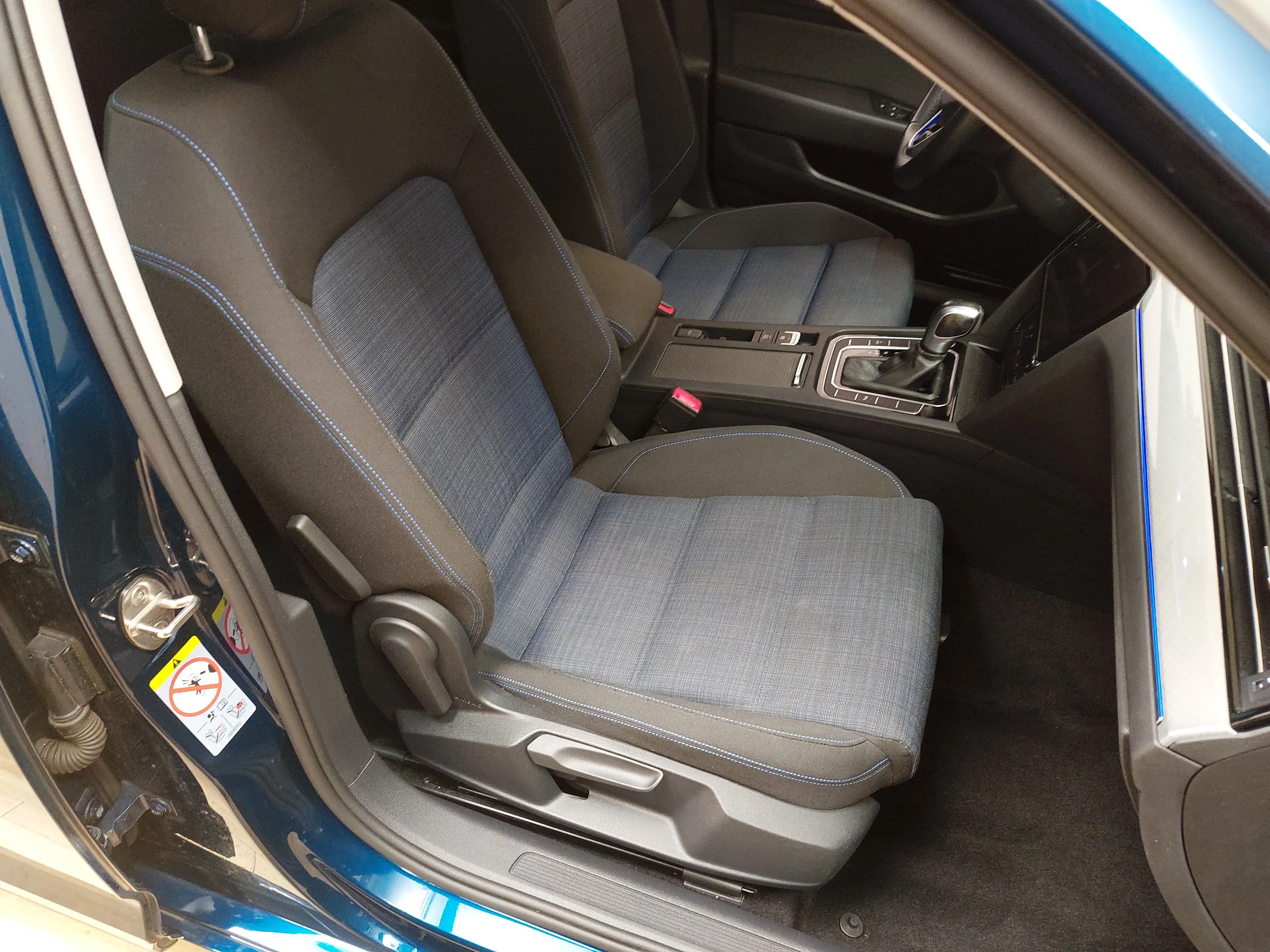 Volkswagen Passat Variant GTE 1.4 TSI Navi LED DC Pano AHK — photo 10